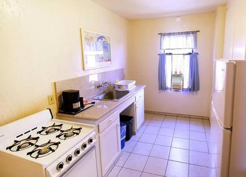 Kitchen or kitchenette, Kitchen/Kitchenette in Capitola Venetian Hotel