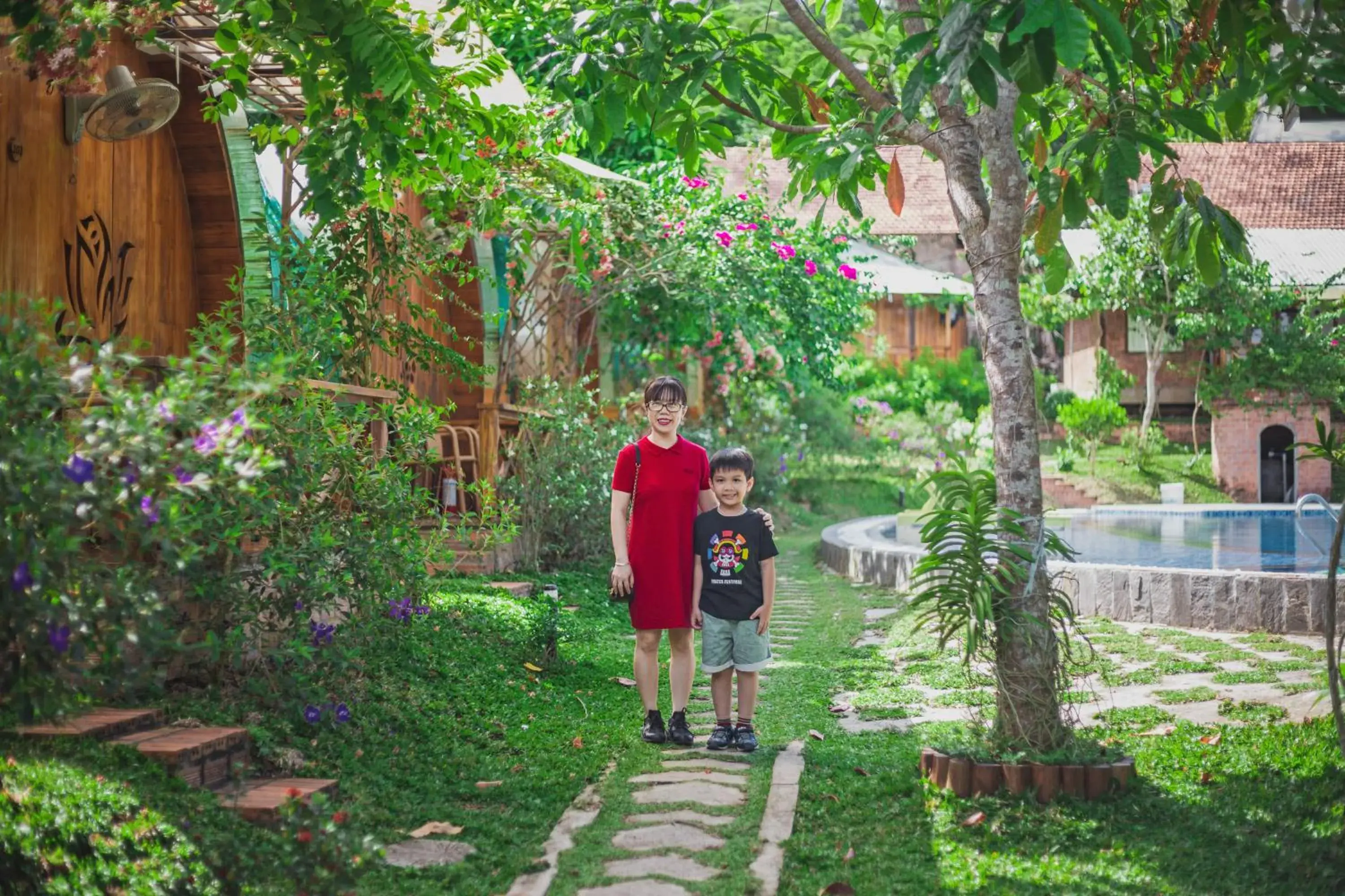 People in Phu Quoc Valley Sen Bungalow