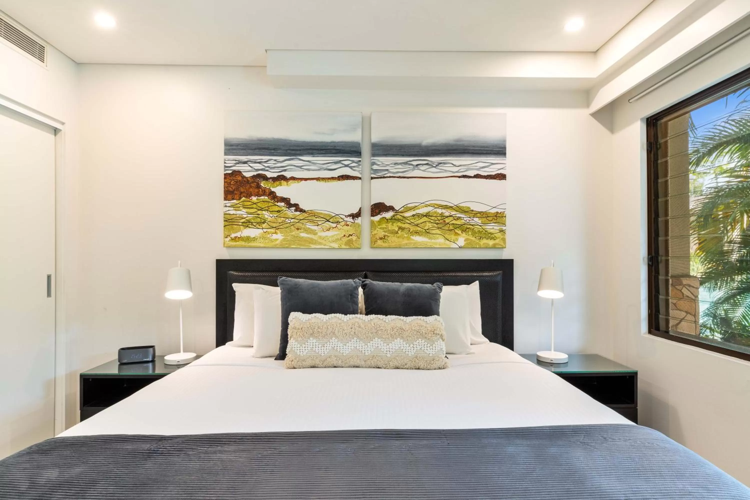 Bed in Port Douglas Private Apartments in Temple