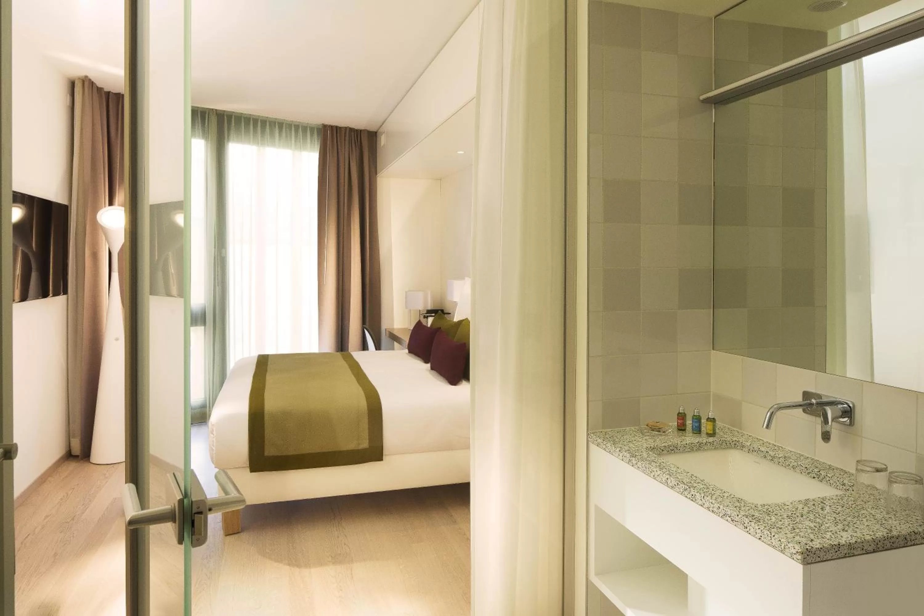 Deluxe Double Room in The Passage - Urban Retreat