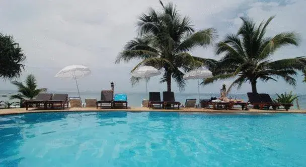 Swimming Pool in Lanta Paradise Beach Resort