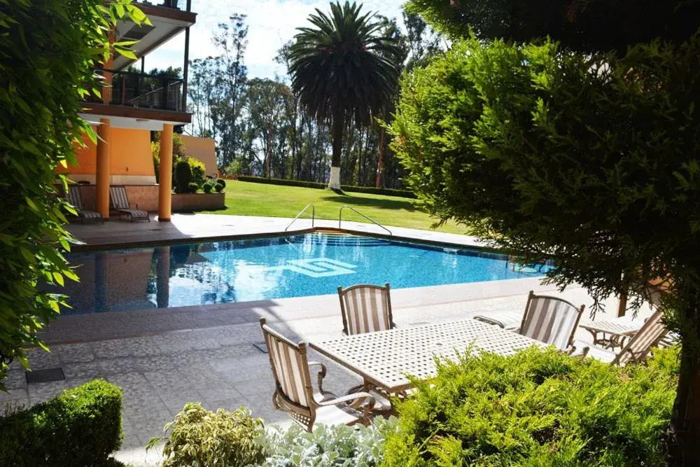 Swimming Pool in Hotel Lastra