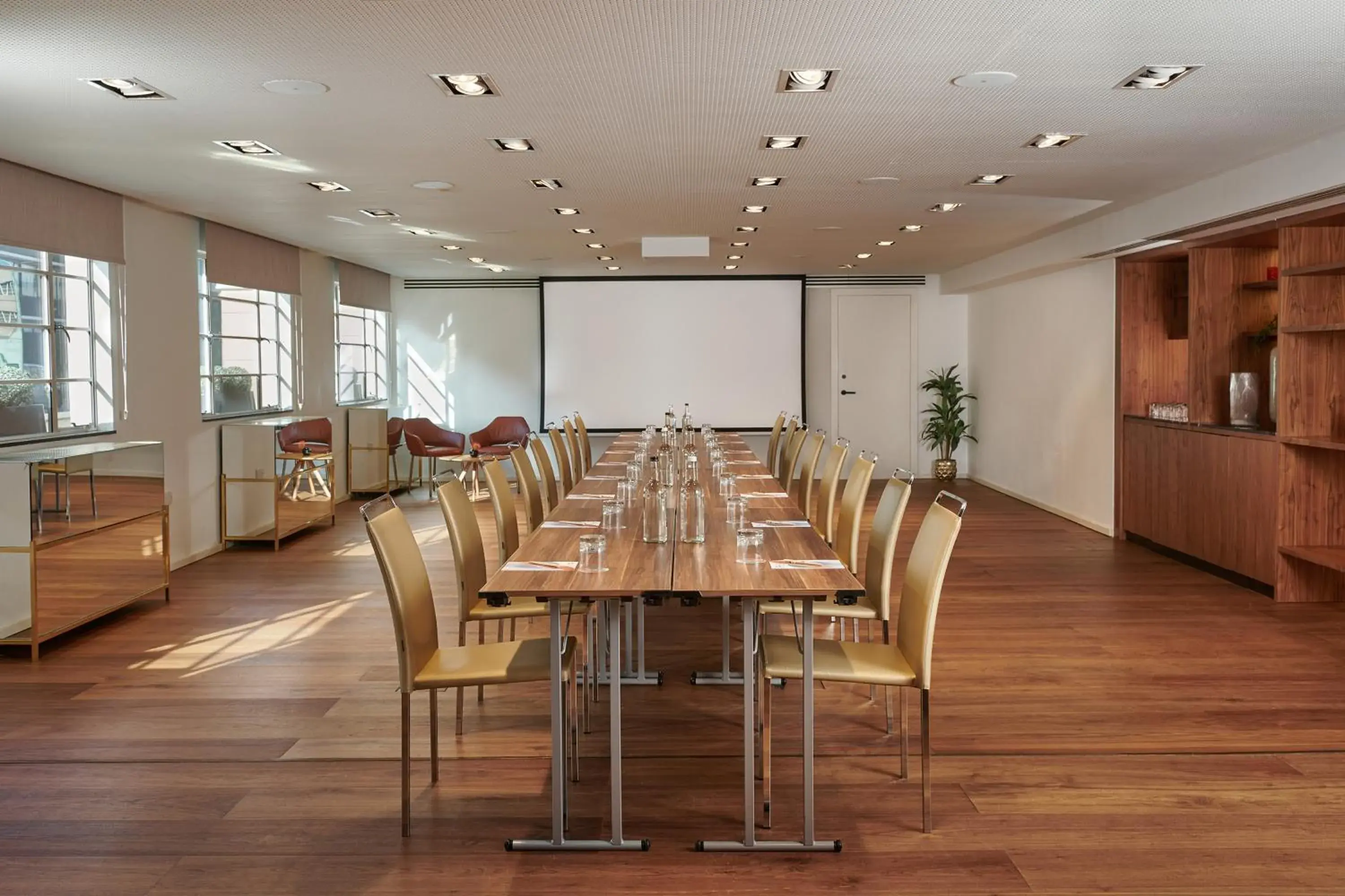 Meeting/conference room in The Level at Melia White House