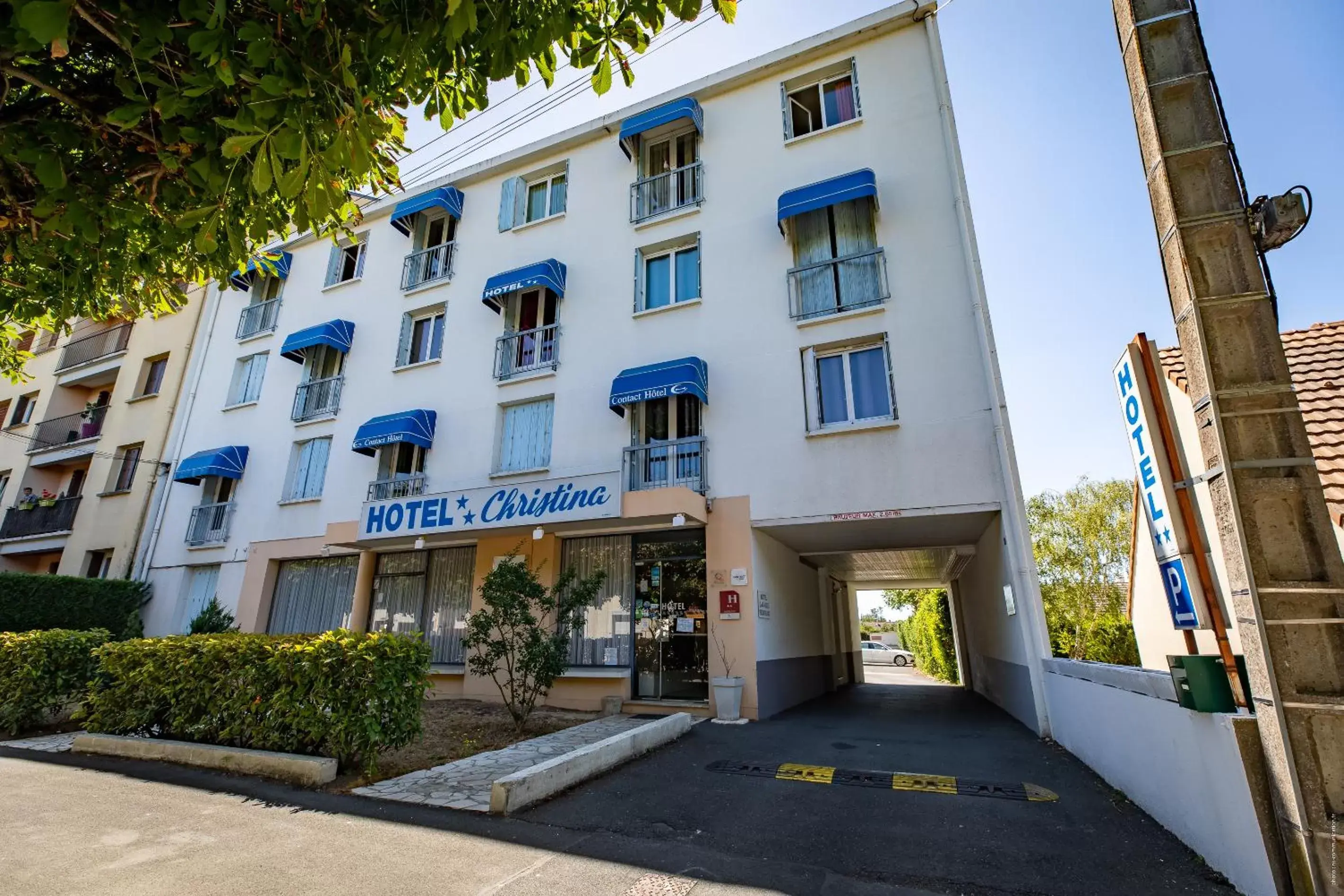 Property building in Hotel Christina - Contact Hotel