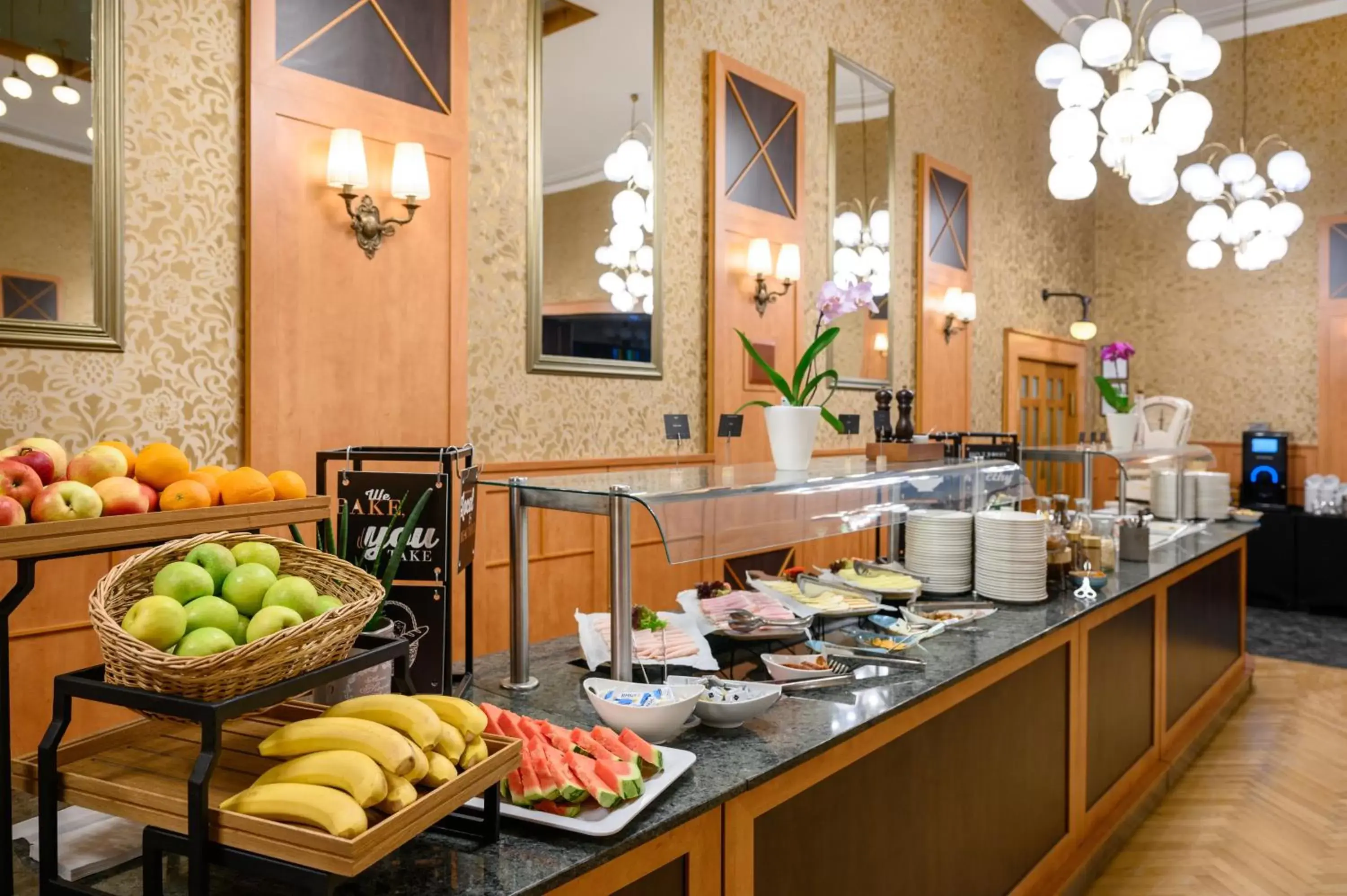 Restaurant/places to eat, Food in Danubius Hotel Raba