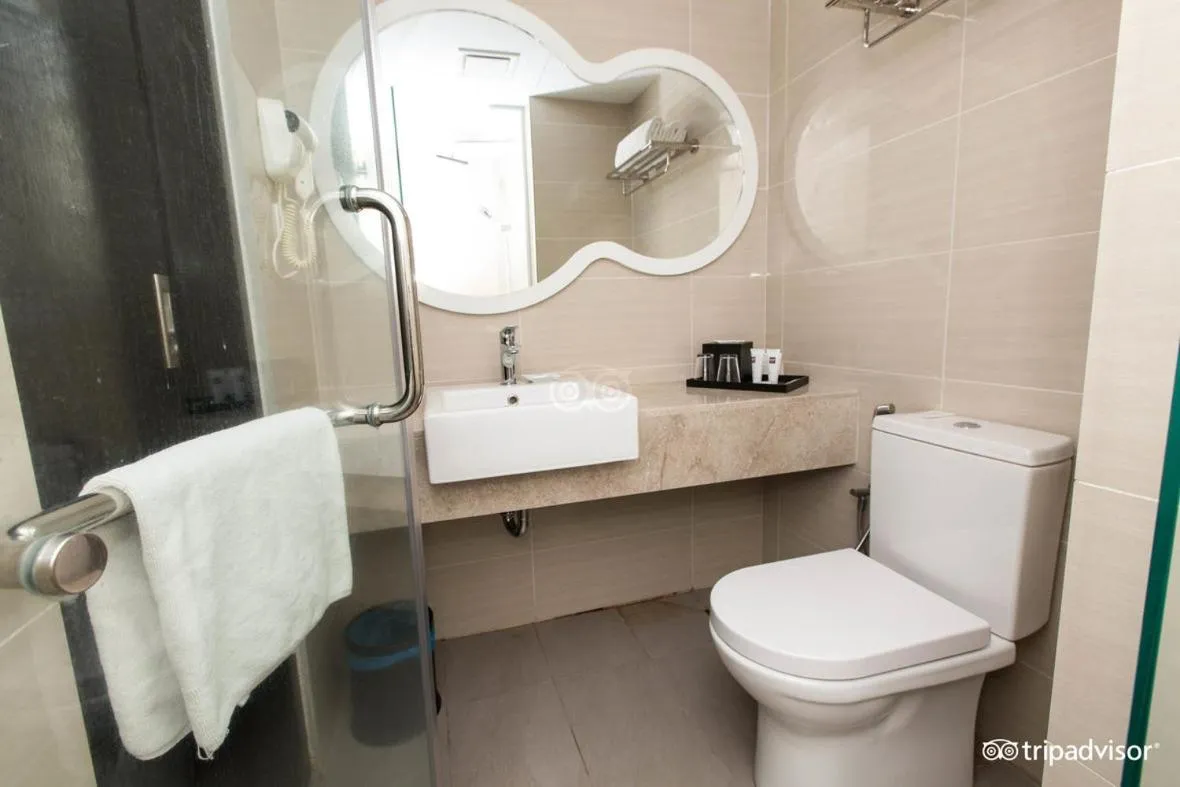 Toilet in WP Hotel