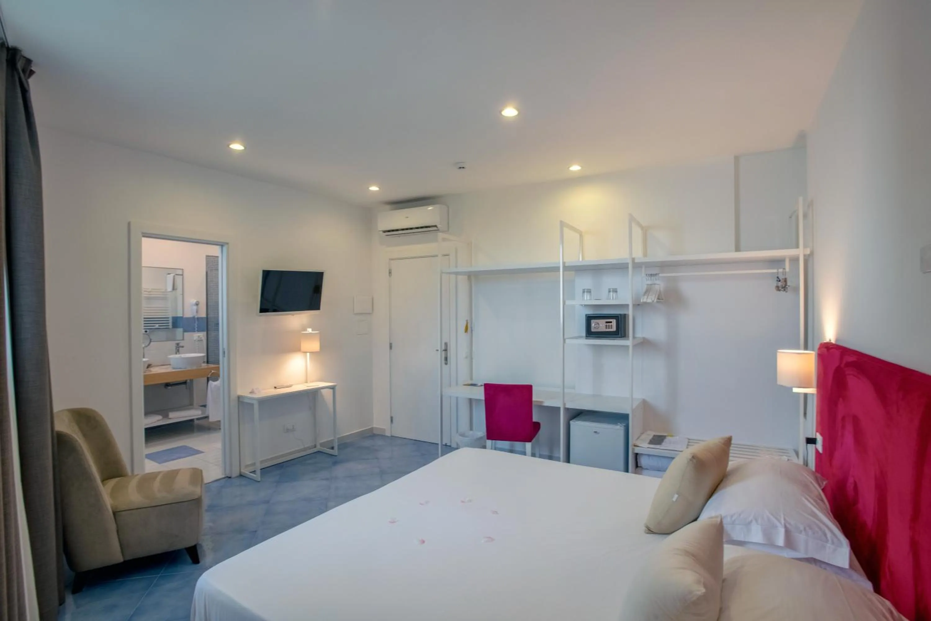 Photo of the whole room, Bed in Boutique Hotel Helios