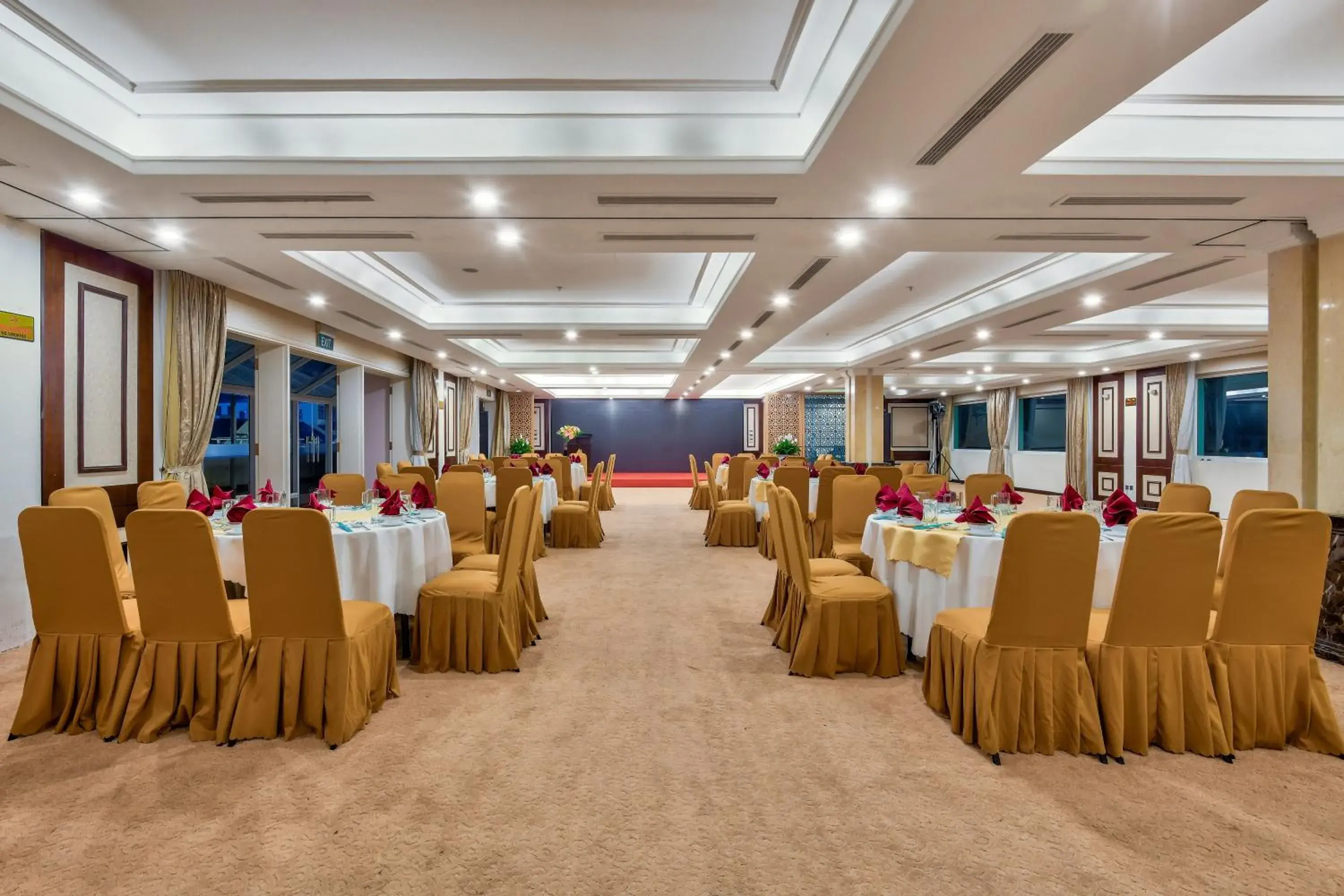 Banquet/Function facilities, Banquet Facilities in La Sapinette Hotel