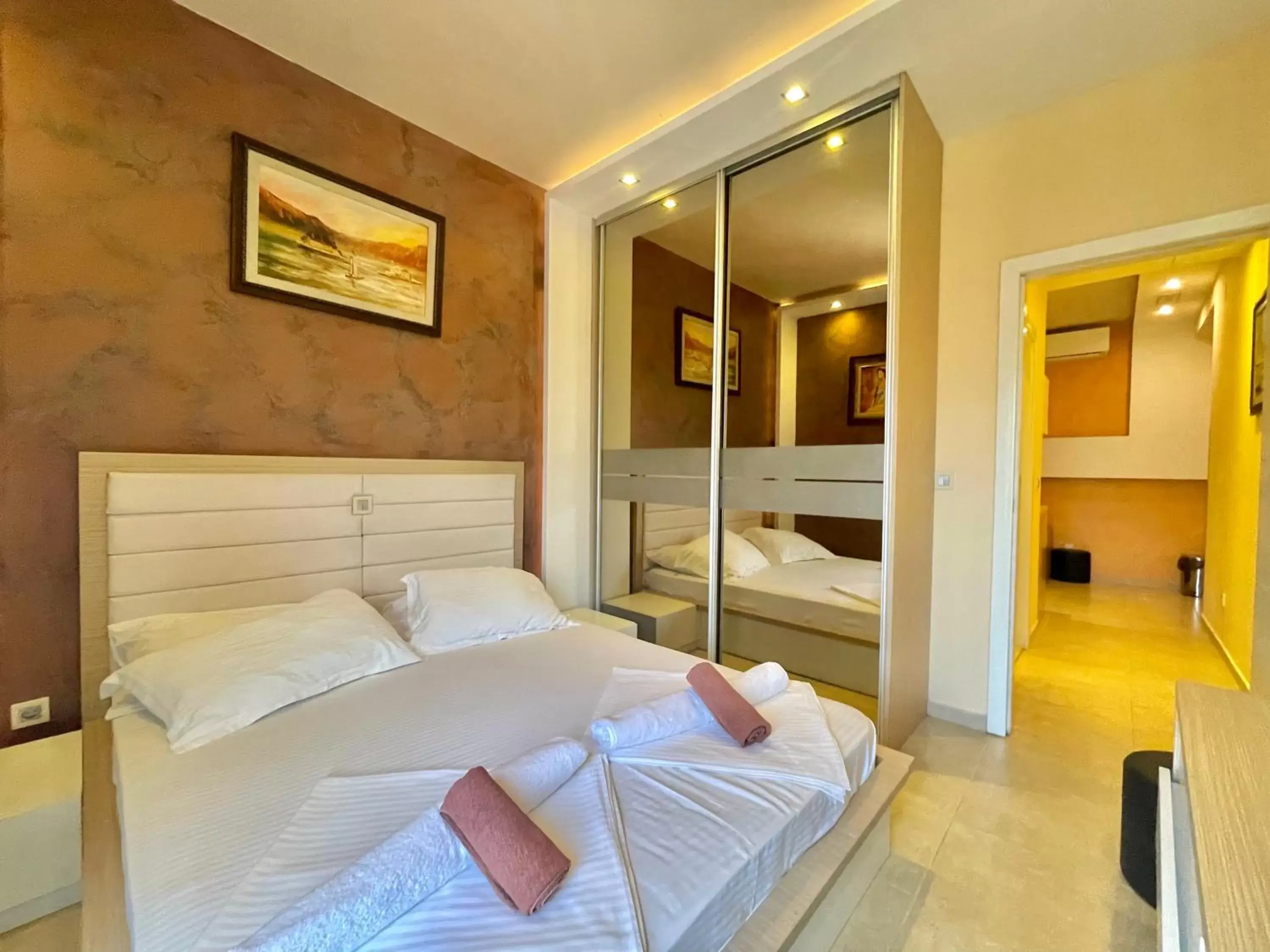 Bedroom, Bed in Hotel Butua Residence