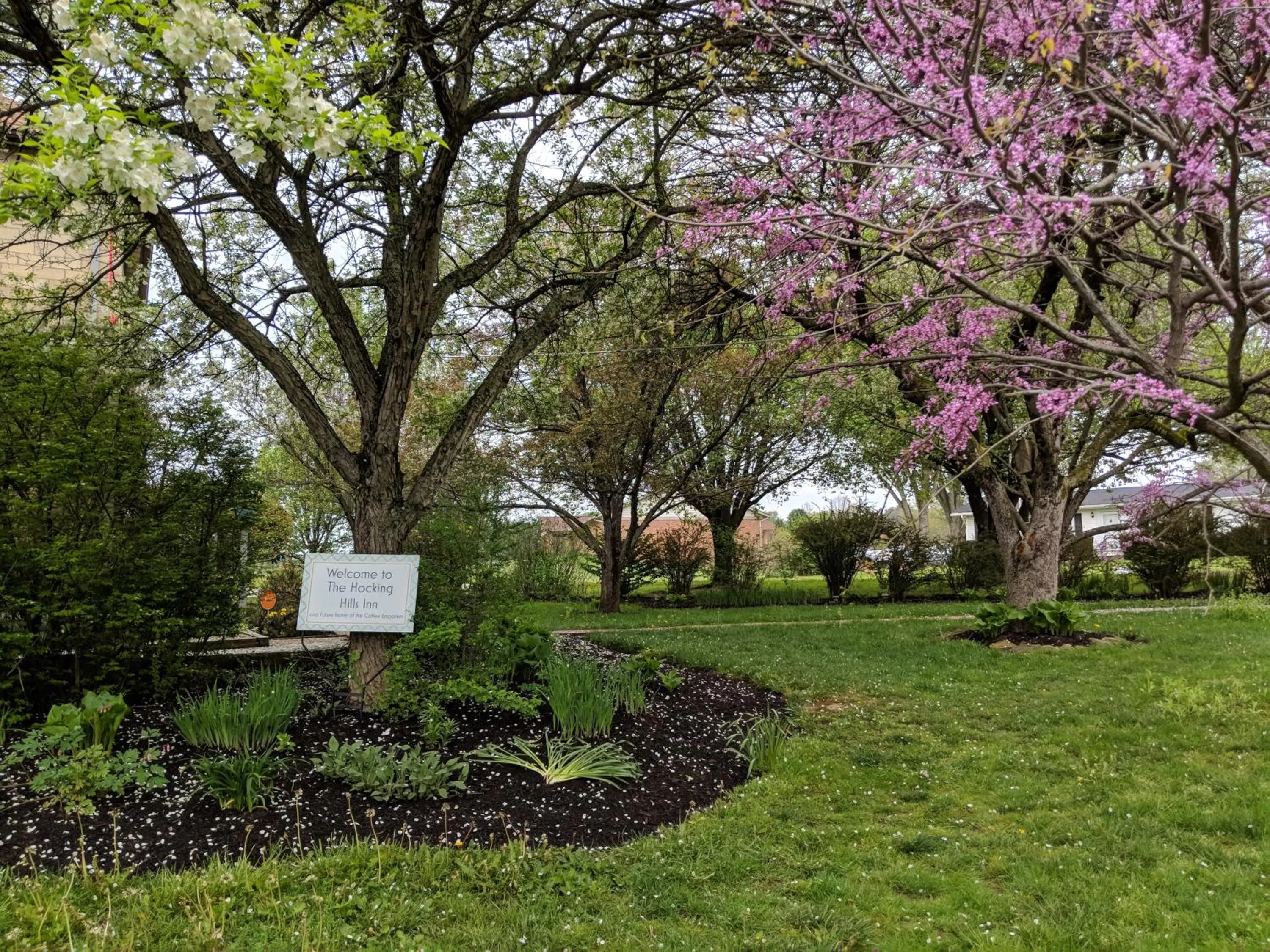 Property building, Garden in Hocking Hills Inn