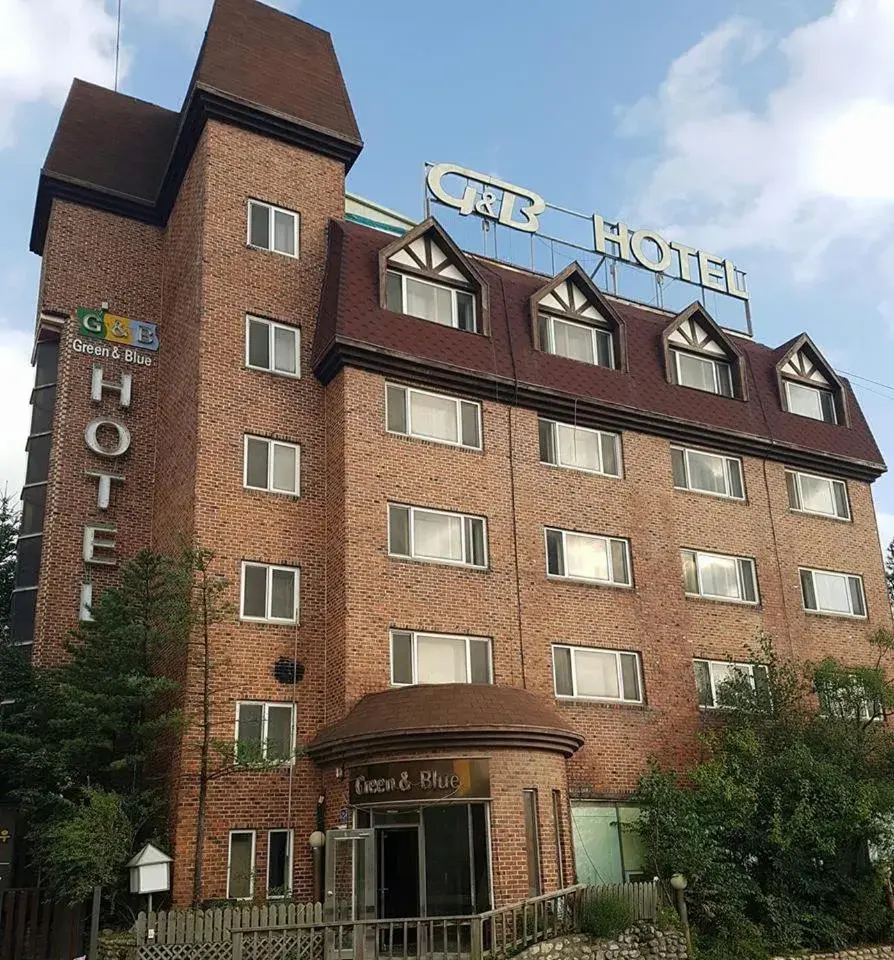 Facade/entrance, Property Building in Green And Blue Hotel