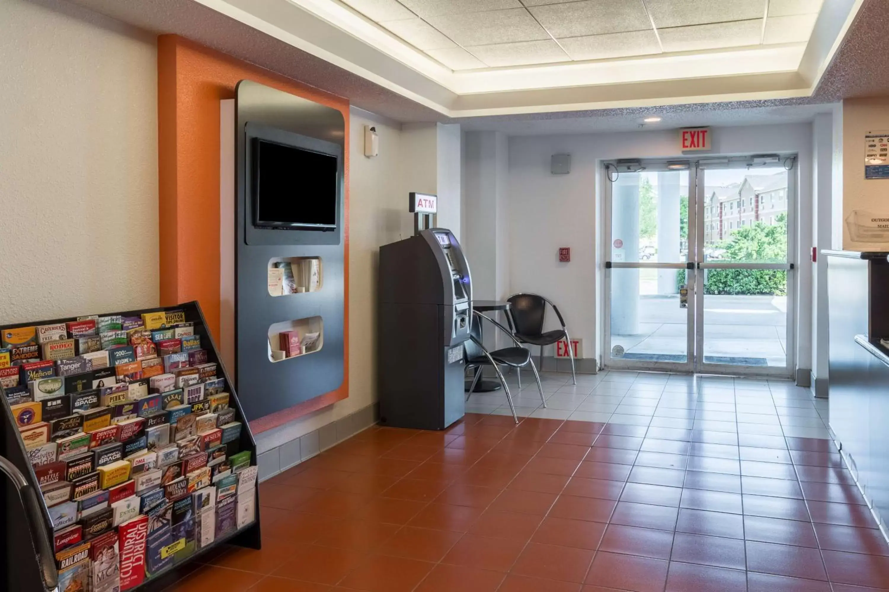 Lobby or reception in Motel 6-Irving, TX - DFW Airport North