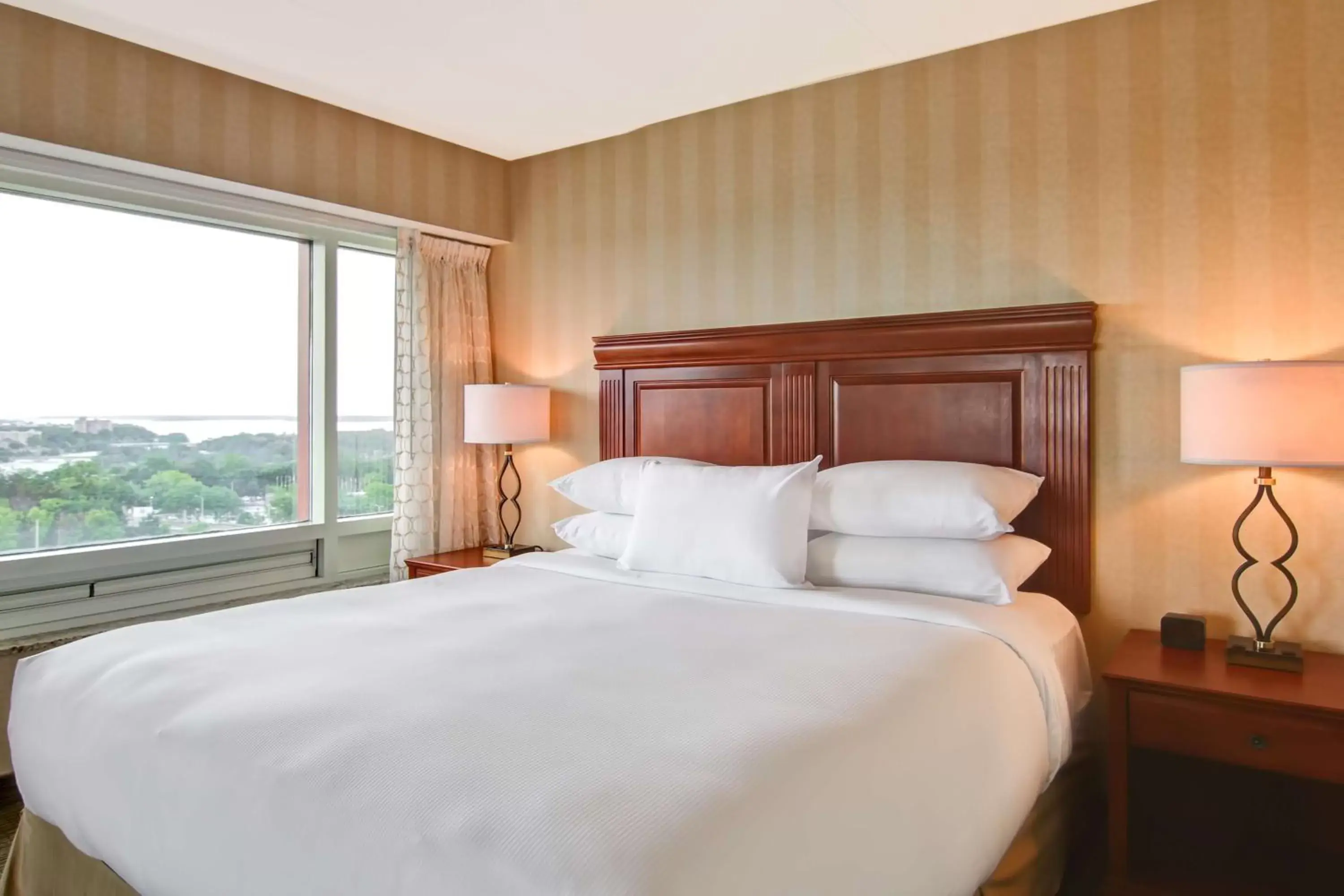 Bed in DoubleTree Fallsview Resort & Spa by Hilton - Niagara Falls