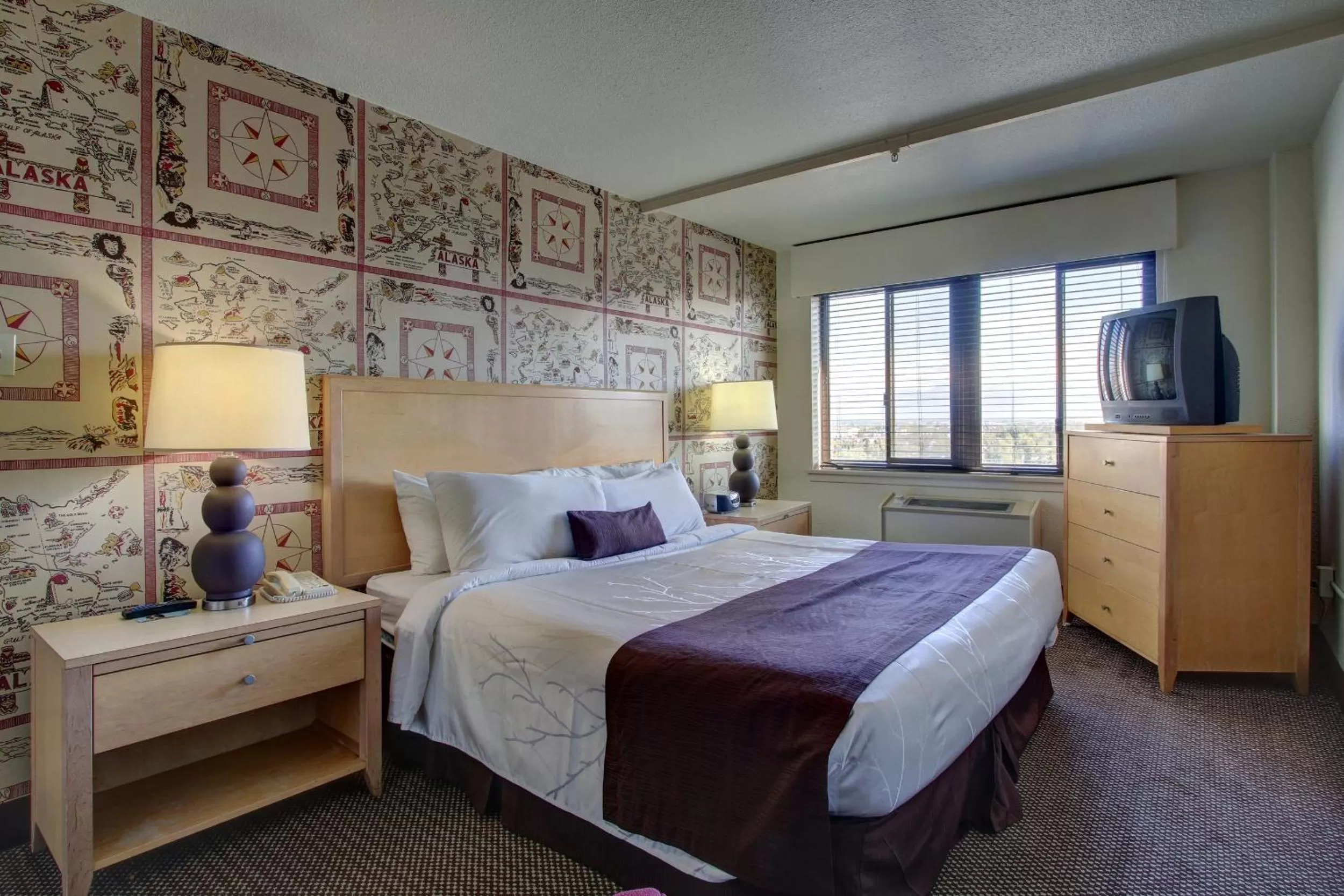 Bed in Inlet Tower Hotel & Suites