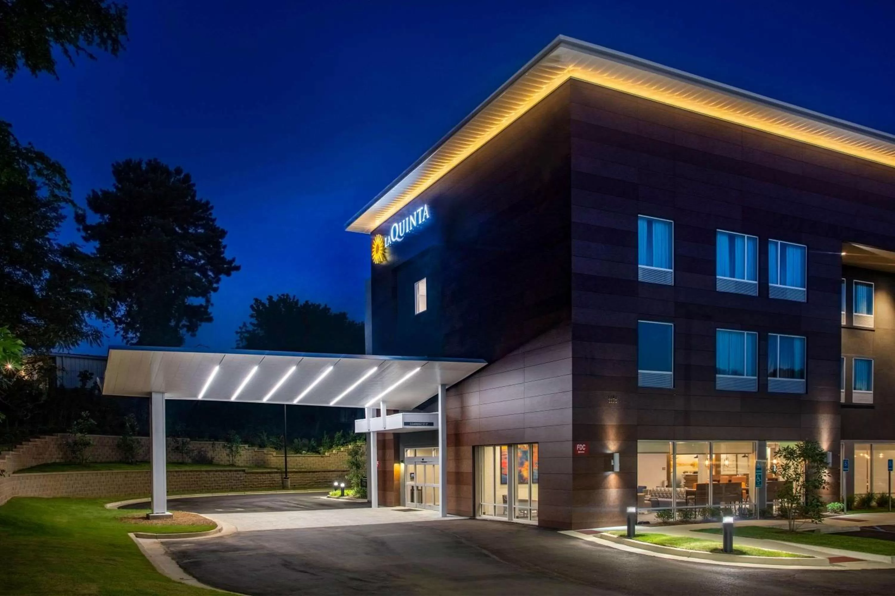 Property building in La Quinta Inn & Suites by Wyndham Oxford