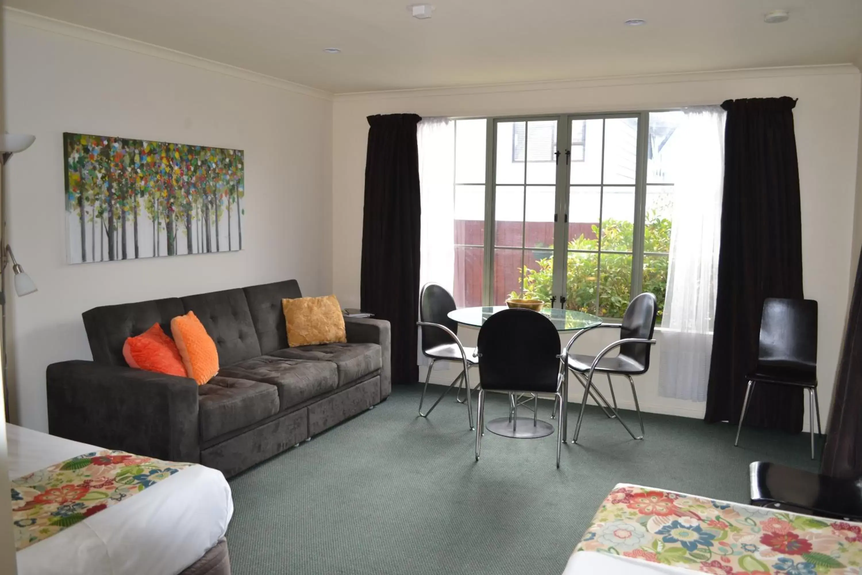 Living room in Colonial Lodge Motel