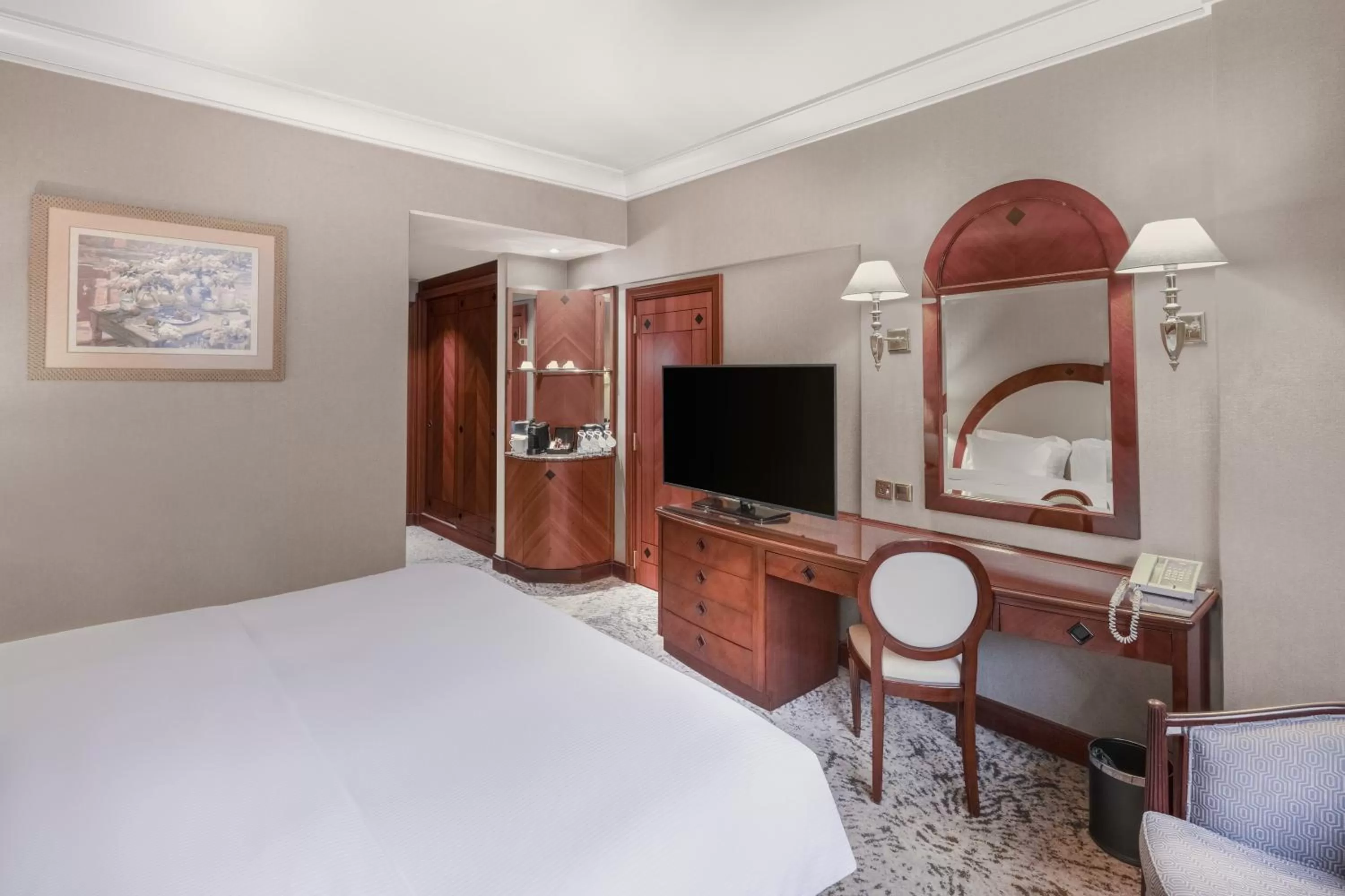 TV and multimedia, Bed in Madinah Hilton Hotel