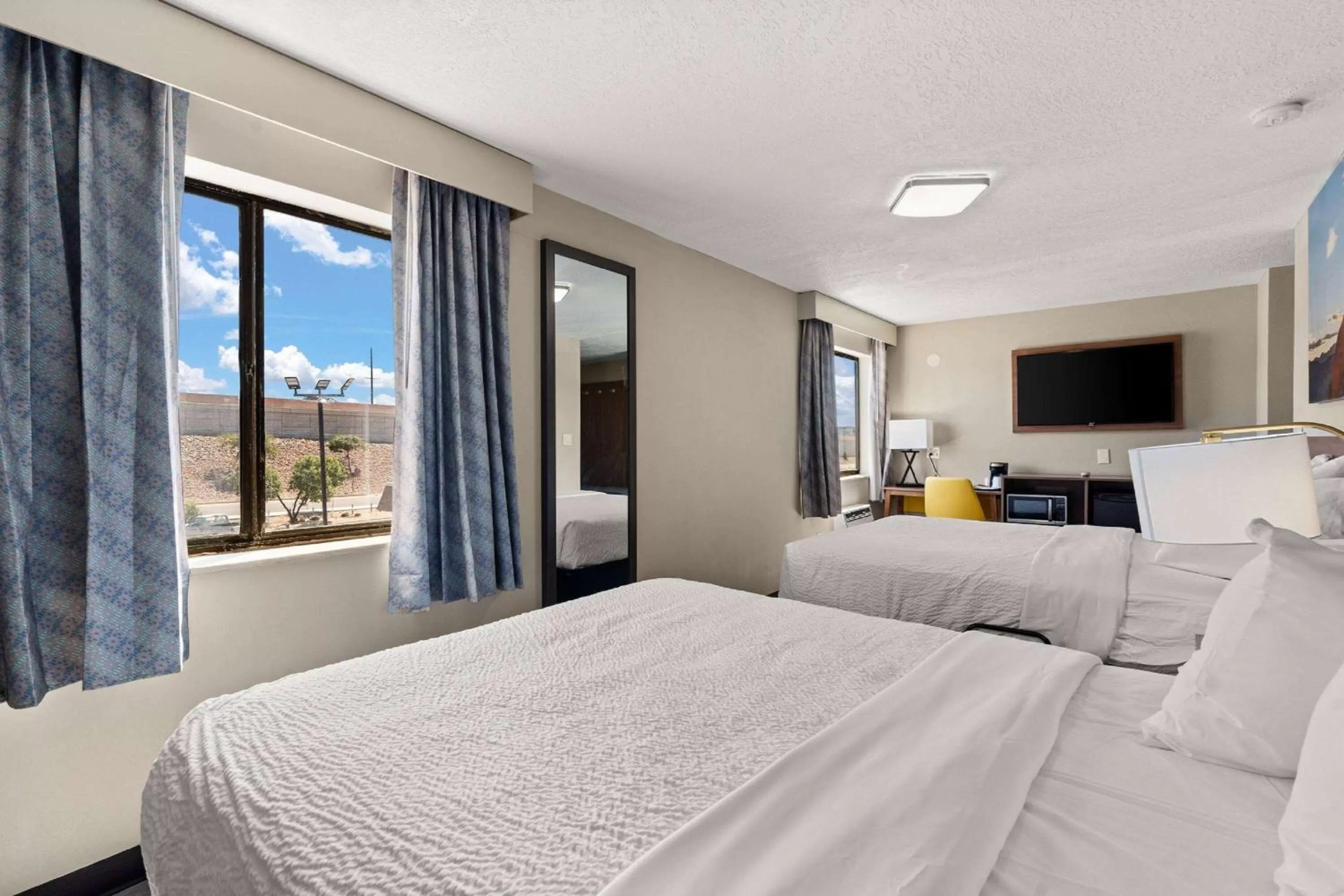Photo of the whole room, Bed in Days-Inn by Wyndham Albuquerque I-25