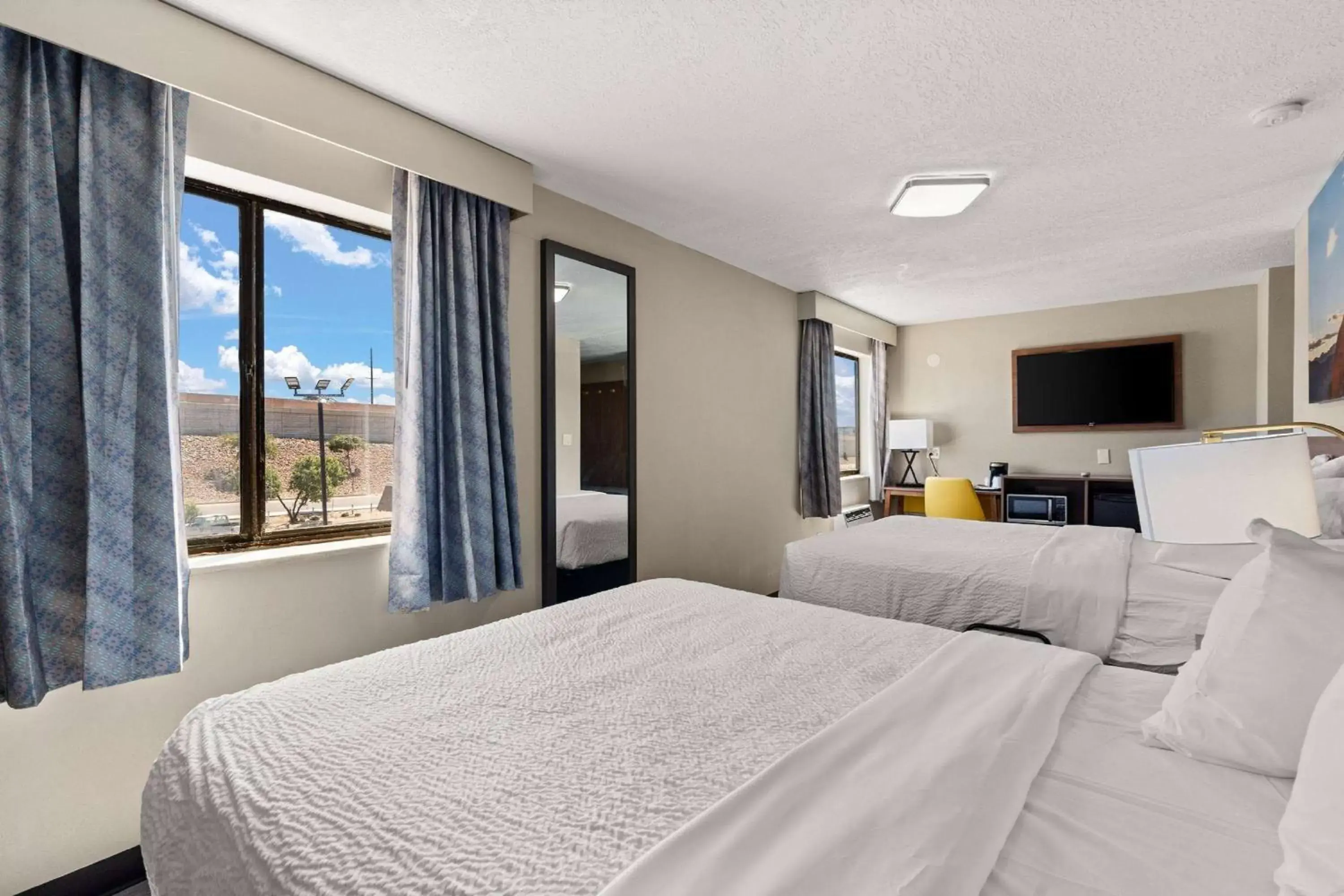 Photo of the whole room, Bed in Days Inn by Wyndham Albuquerque I-25