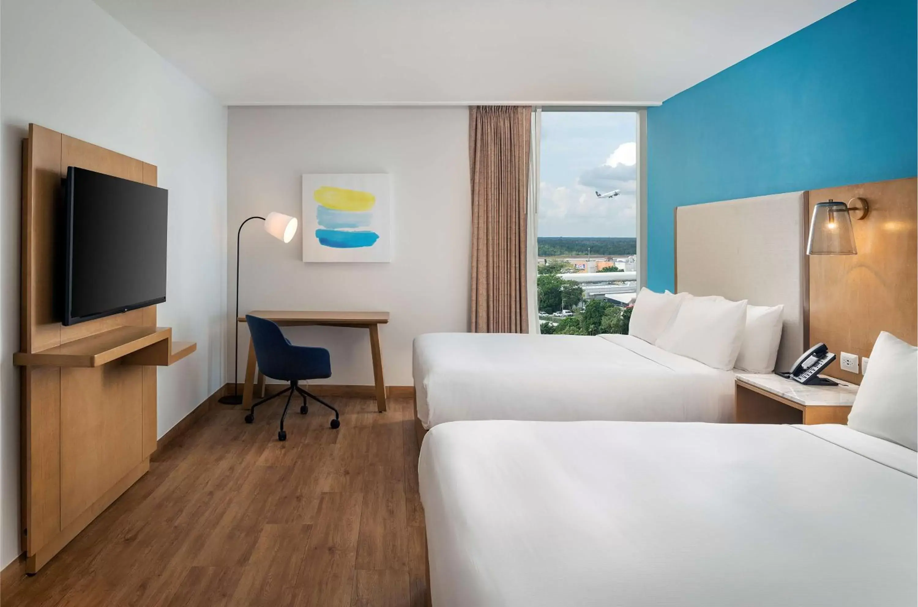 Bedroom, TV/Entertainment Center in Hilton Garden Inn Cancun Airport