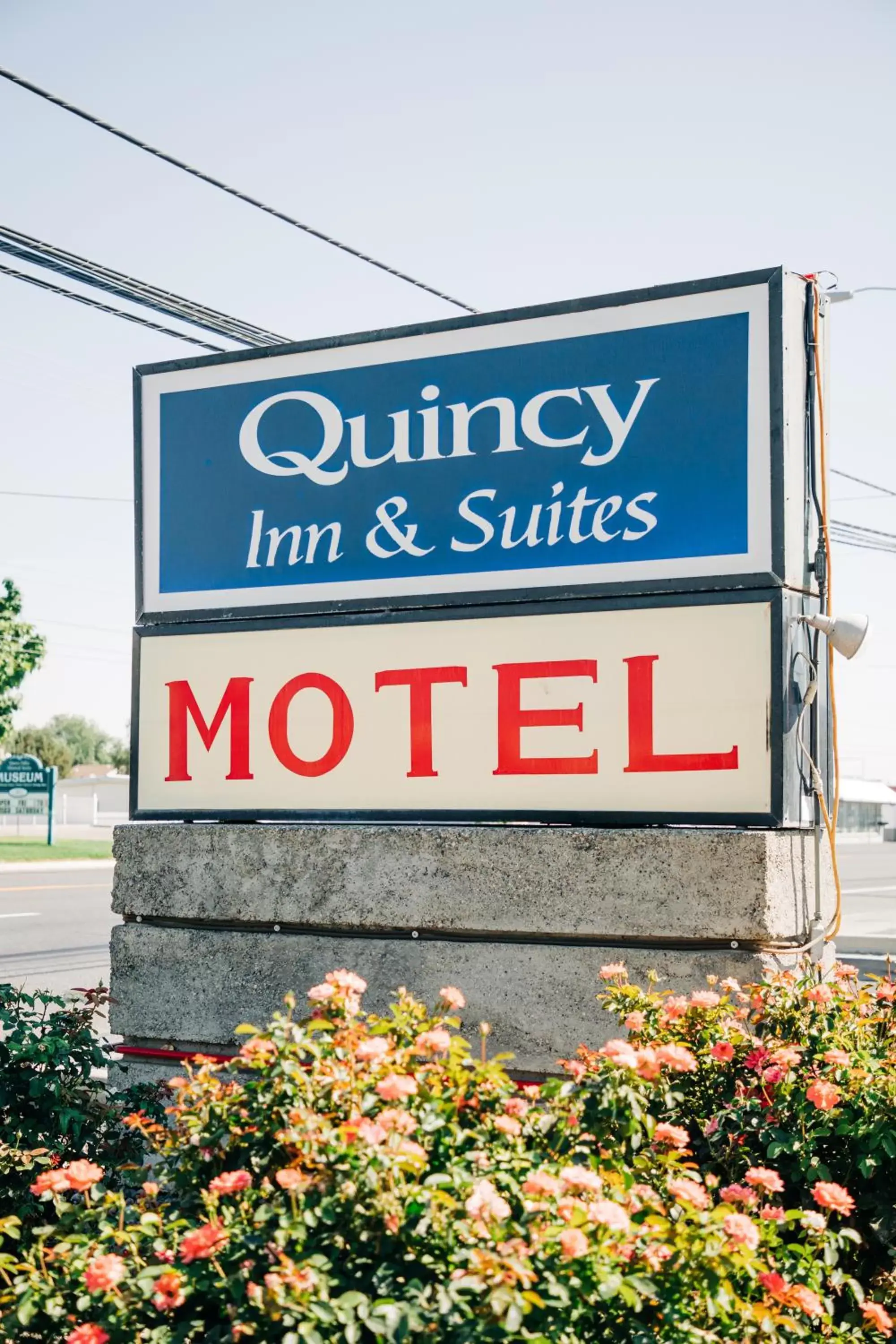 Property logo or sign, Property Logo/Sign in Quincy INN and Suites