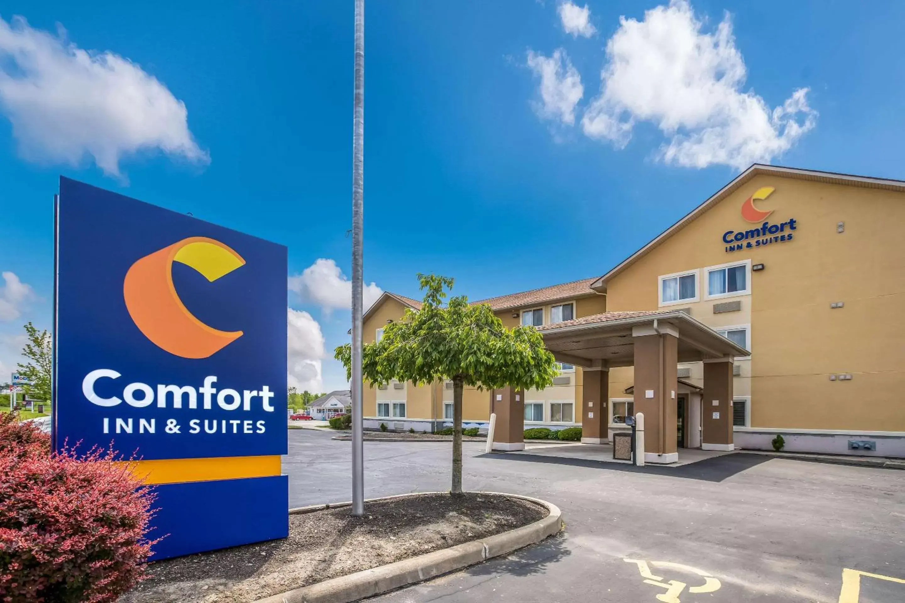 Property building in Comfort Inn & Suites Fairborn near Wright Patterson AFB