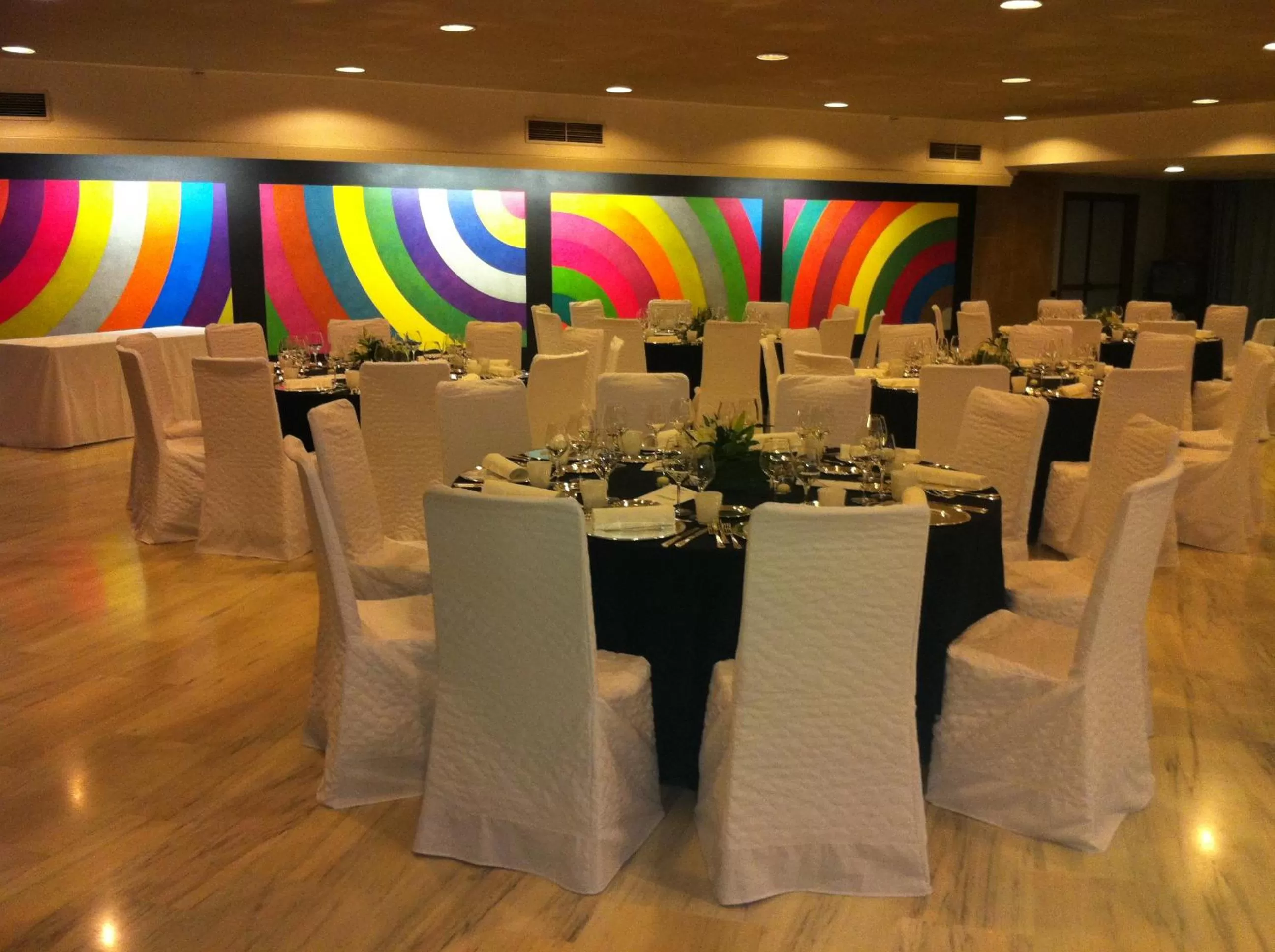 Restaurant/places to eat in Albornoz Palace Hotel