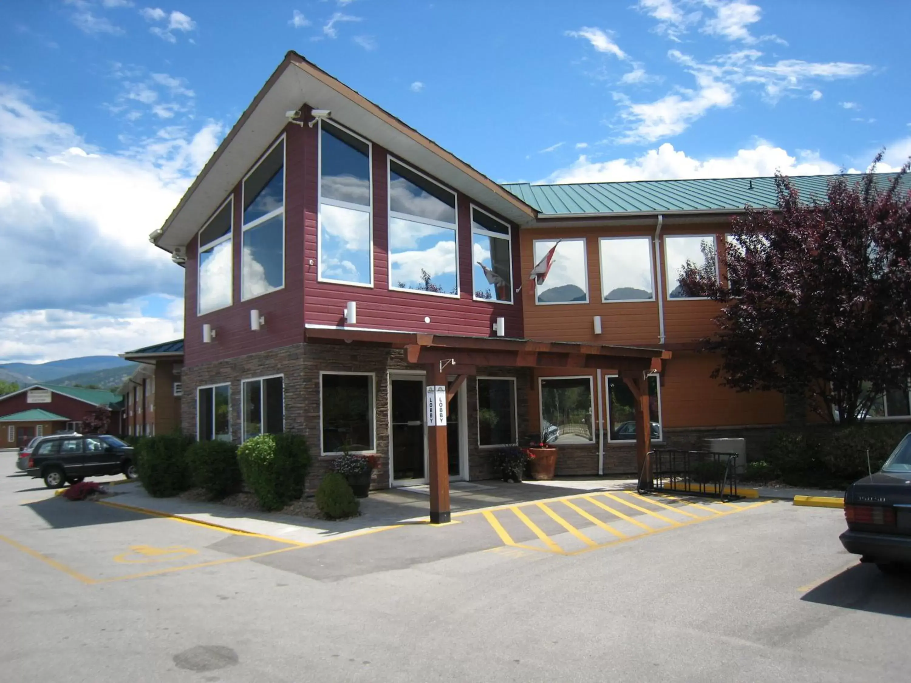 Facade/entrance, Property Building in Days Inn by Wyndham Penticton Conference Centre