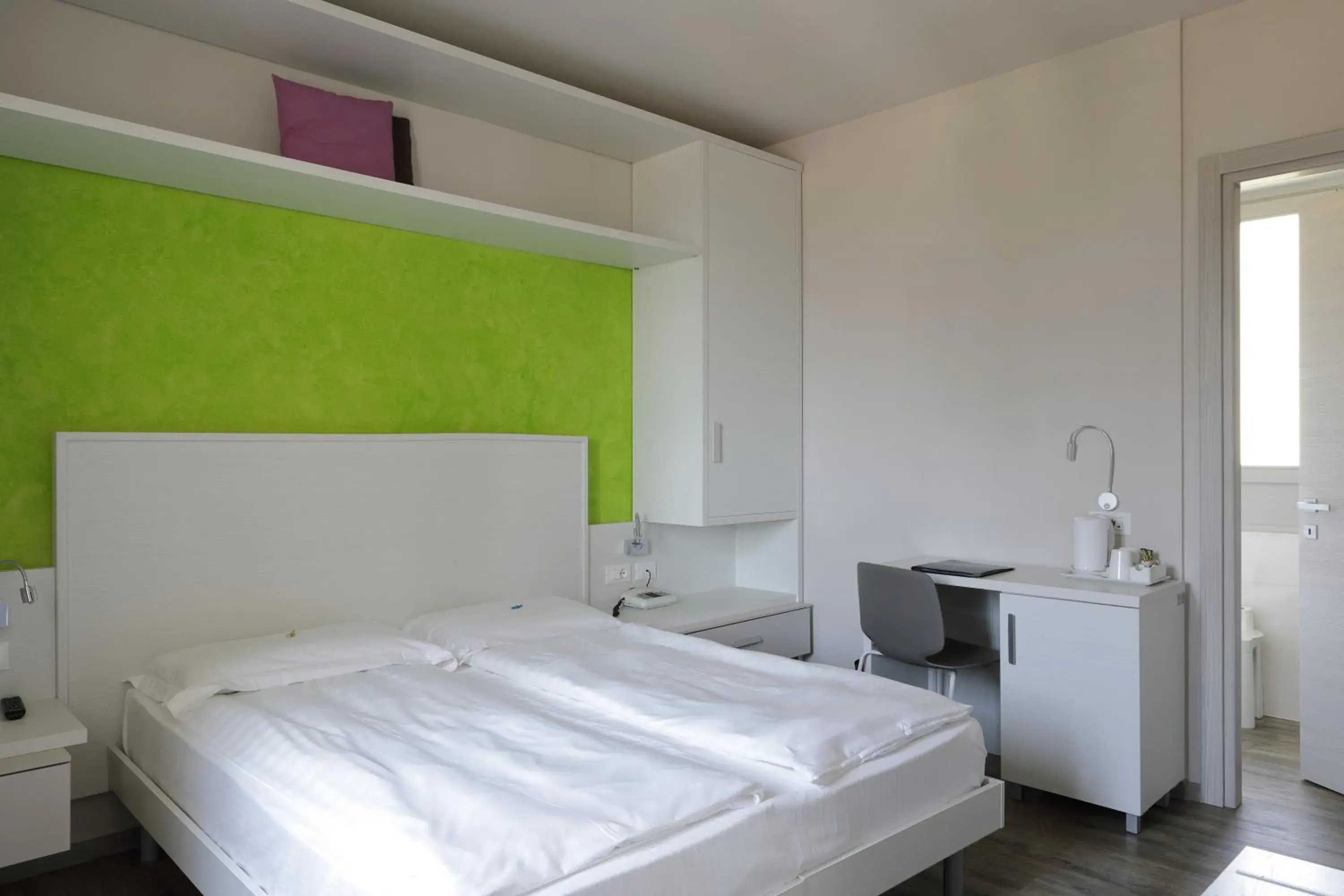 Bedroom, Bed in Hotel Benacus Malcesine