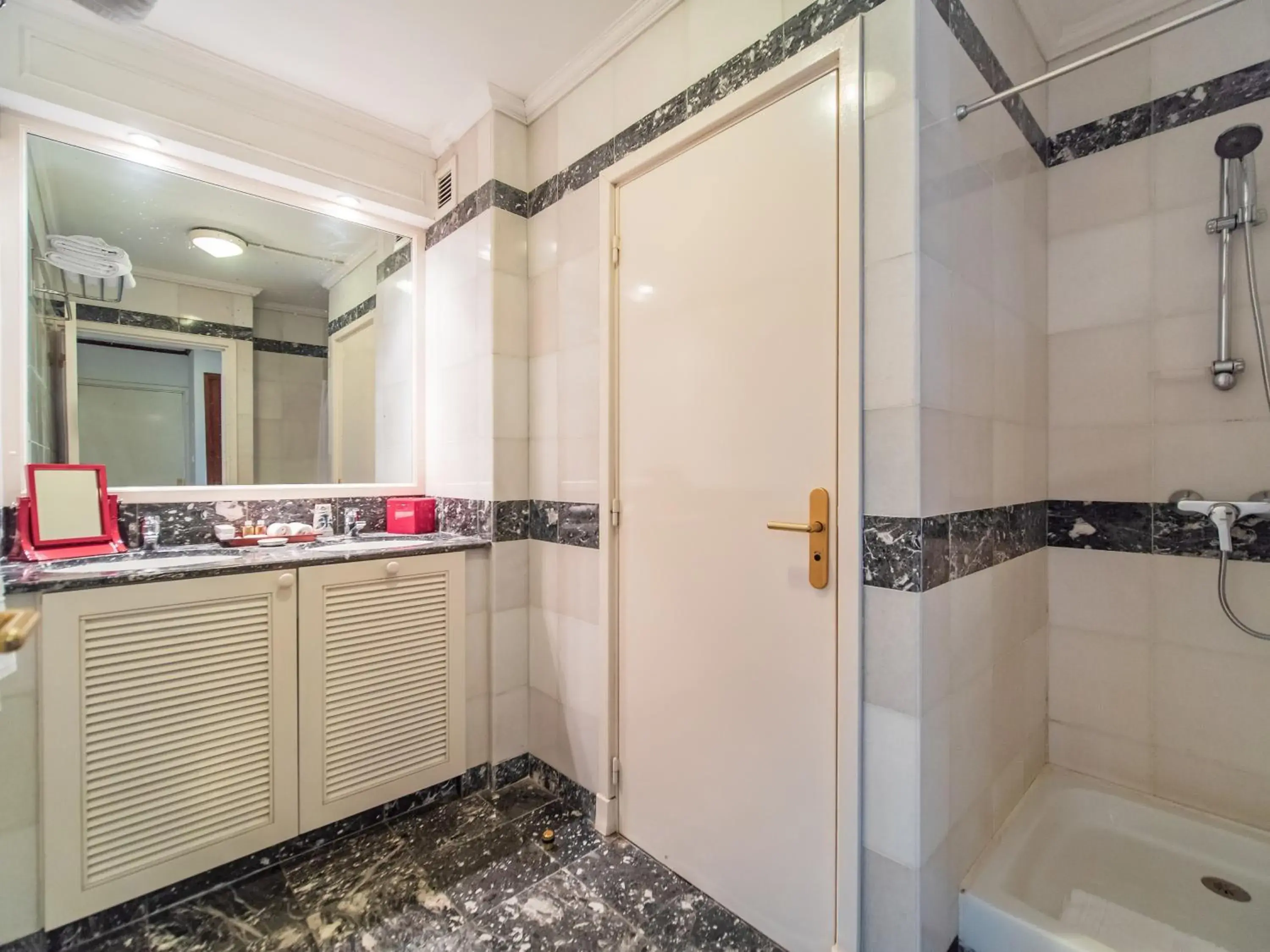 Bathroom in Saigon Domaine Luxury Residences