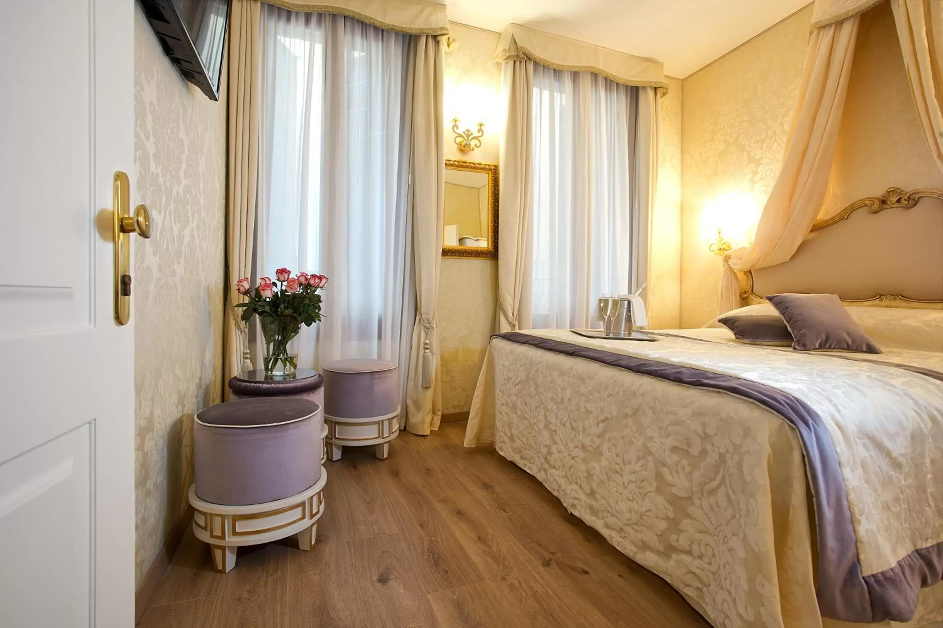 Photo of the whole room, Bed in Residenza Goldoni