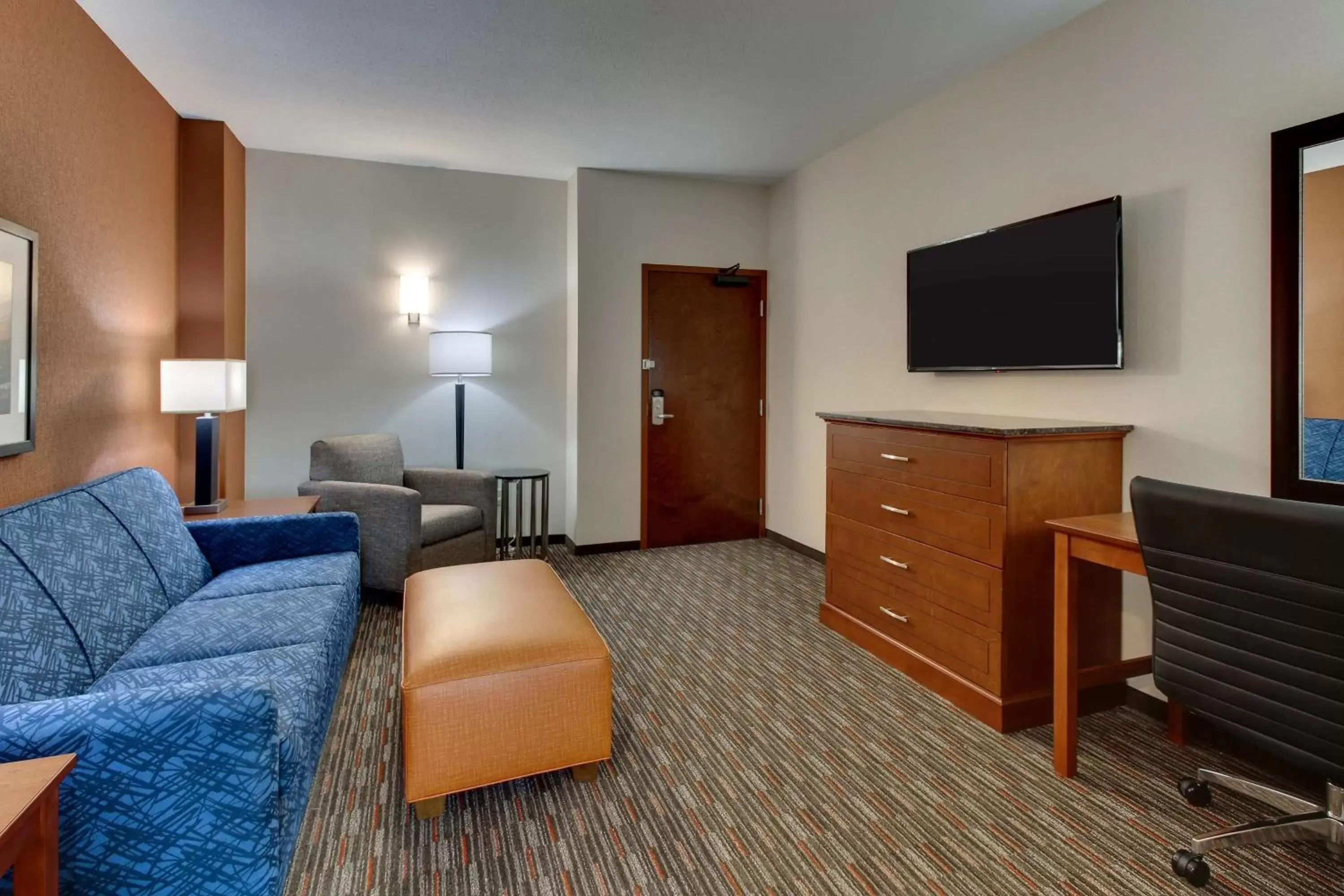 Photo of the whole room, TV/Entertainment Center in Drury Inn & Suites Knoxville West