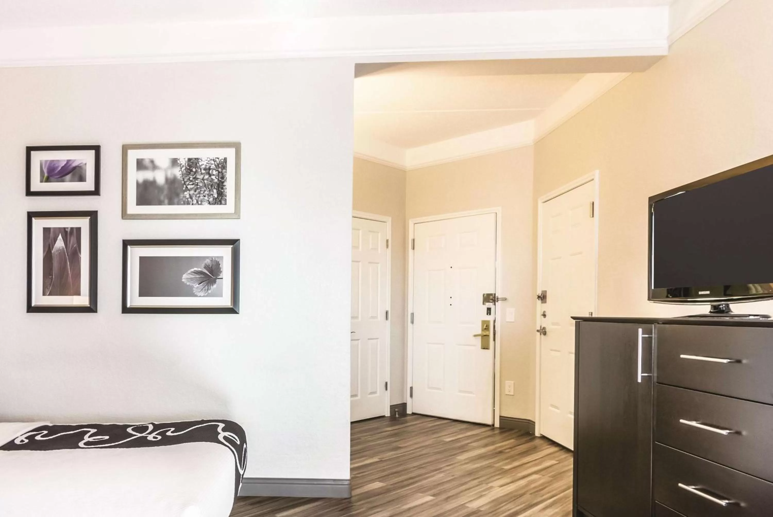 Photo of the whole room, Bed in La Quinta by Wyndham Orlando Airport North - Free Airport Shuttle!