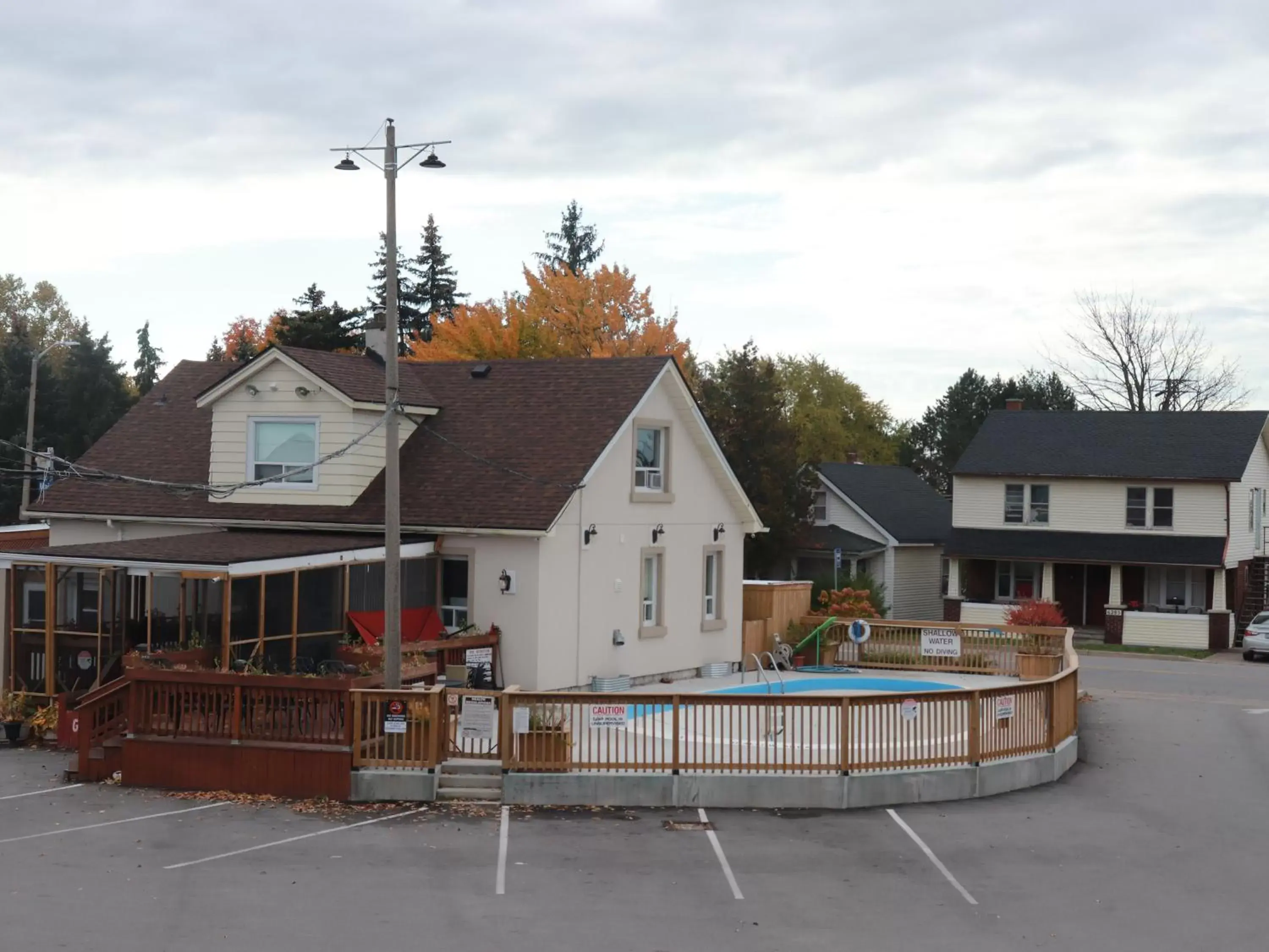 Property Building in Falls Lodge by the Falls (Formerly Knights Inn)