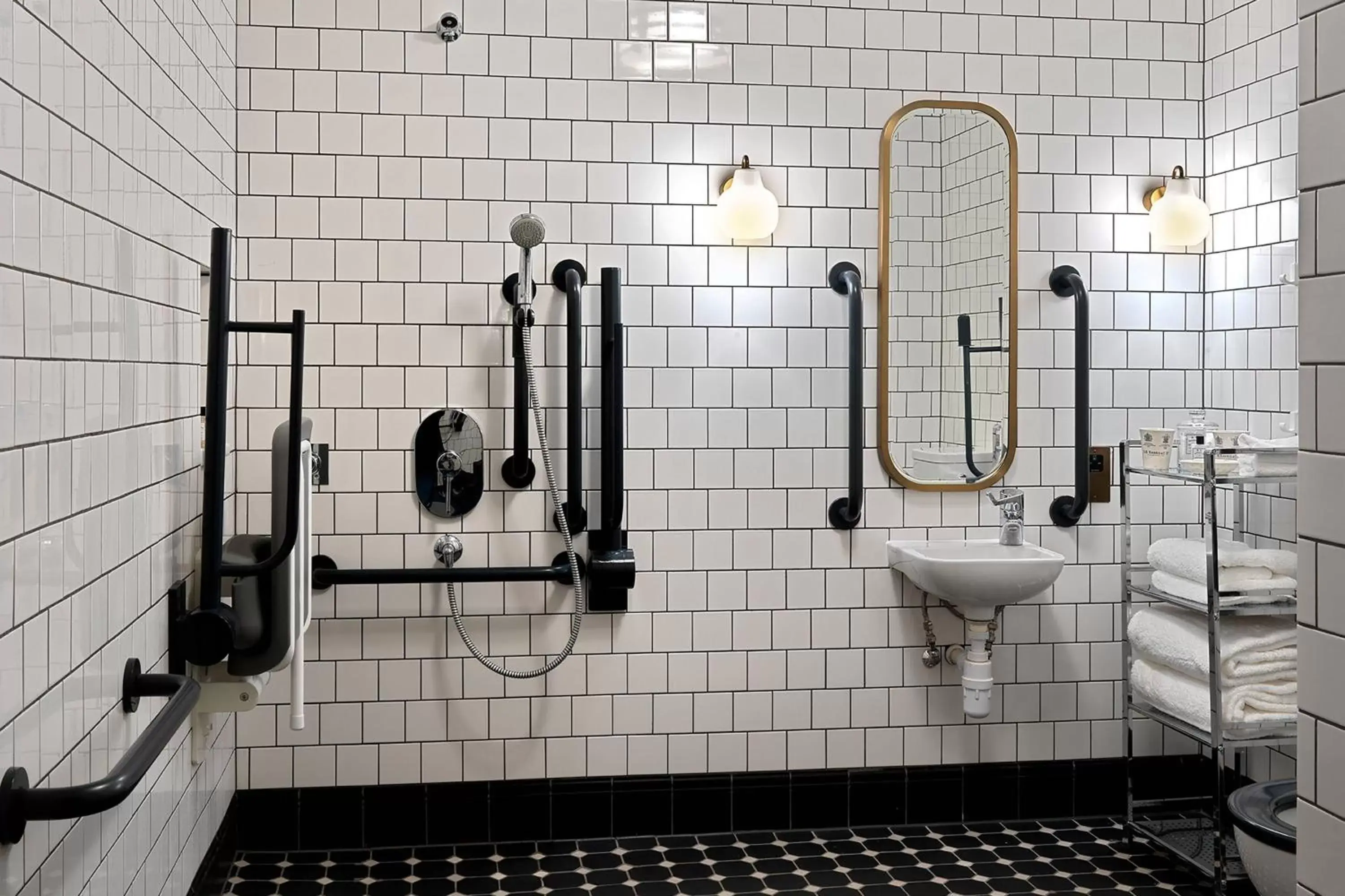 Bathroom in University Arms, Autograph Collection
