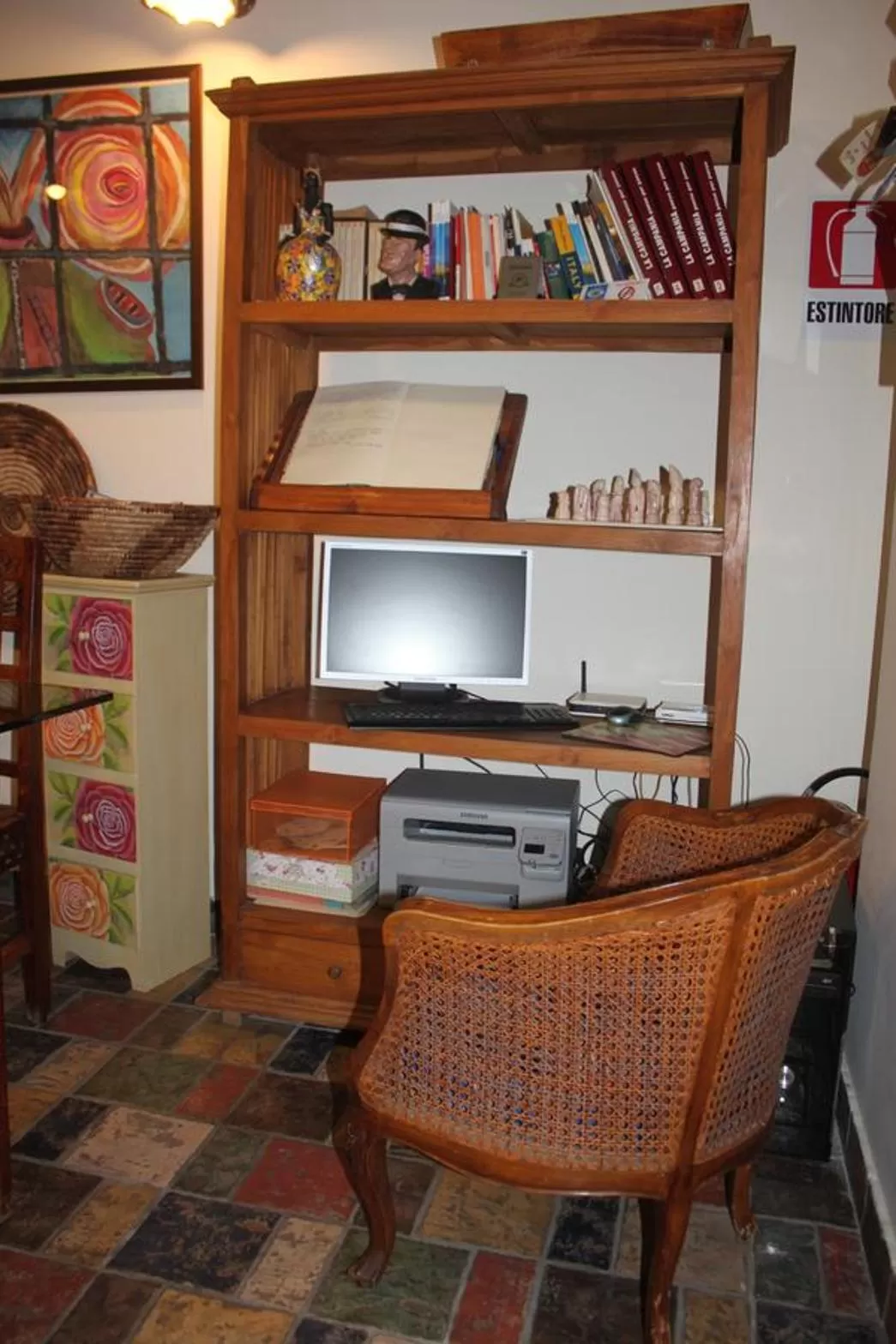 Library in B&B Casamiranapoli