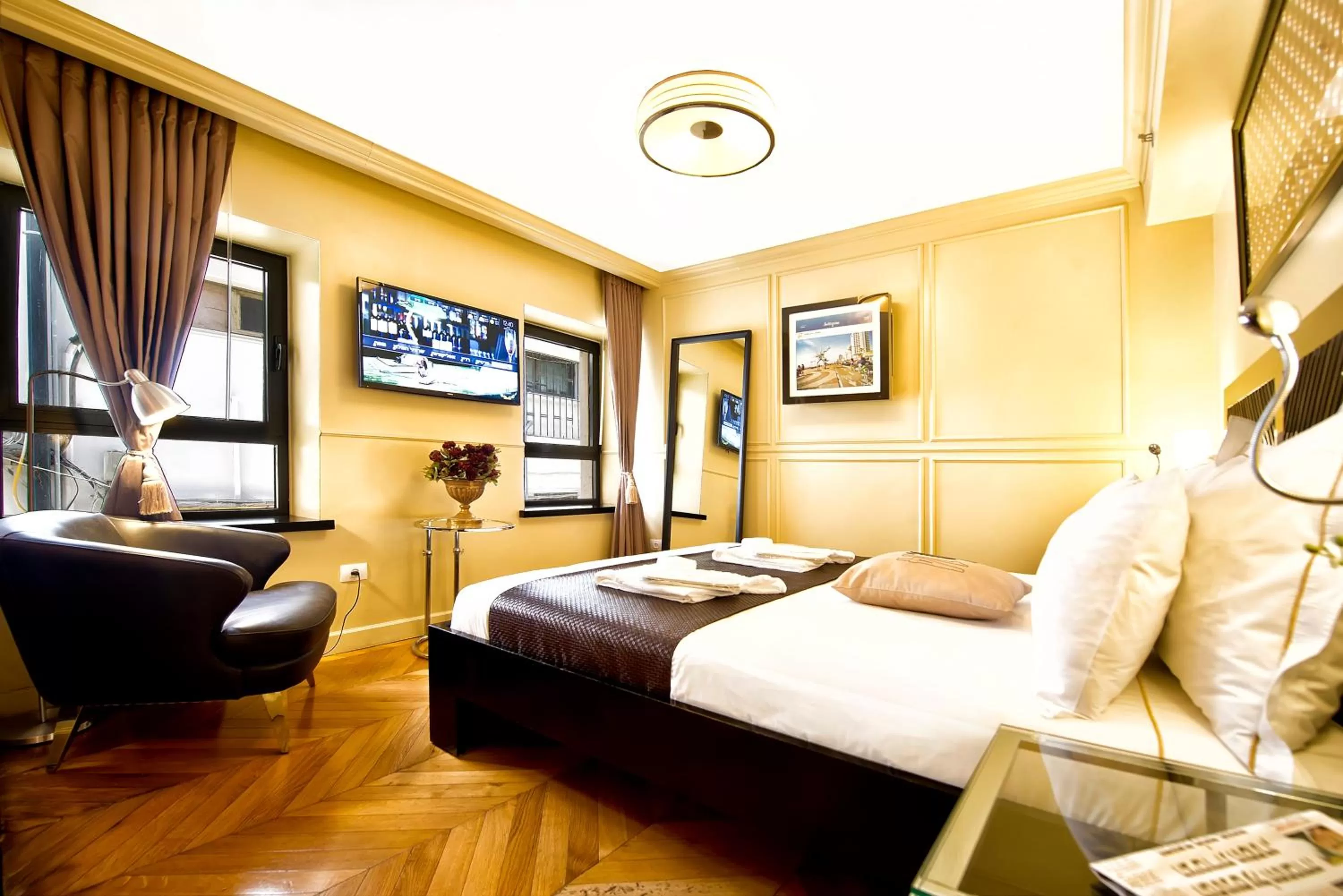 Photo of the whole room, Bed in Montefiore 16 - Urban Boutique Hotel