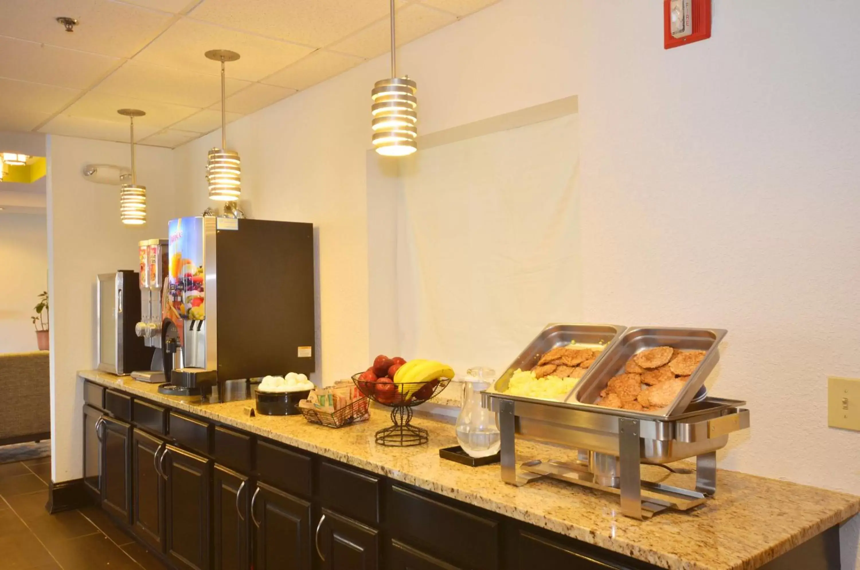 Dining area, Coffee/Tea Facilities in Best Western Commerce Inn