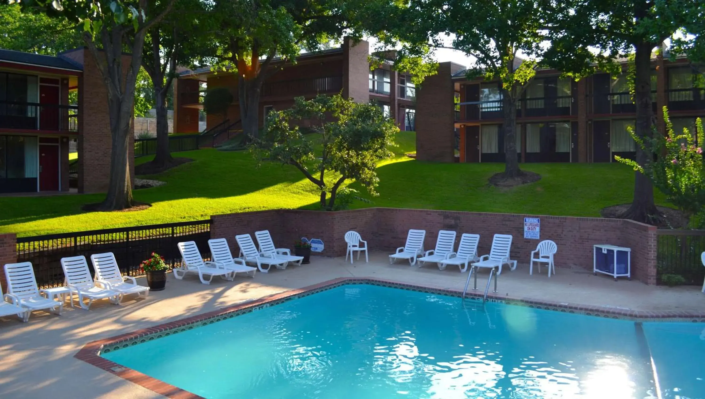 Swimming pool in Magnuson Grand Hotel and Conference Center Tyler Swimming pool in Magnuson Grand Hotel and Conference Center Tyler
