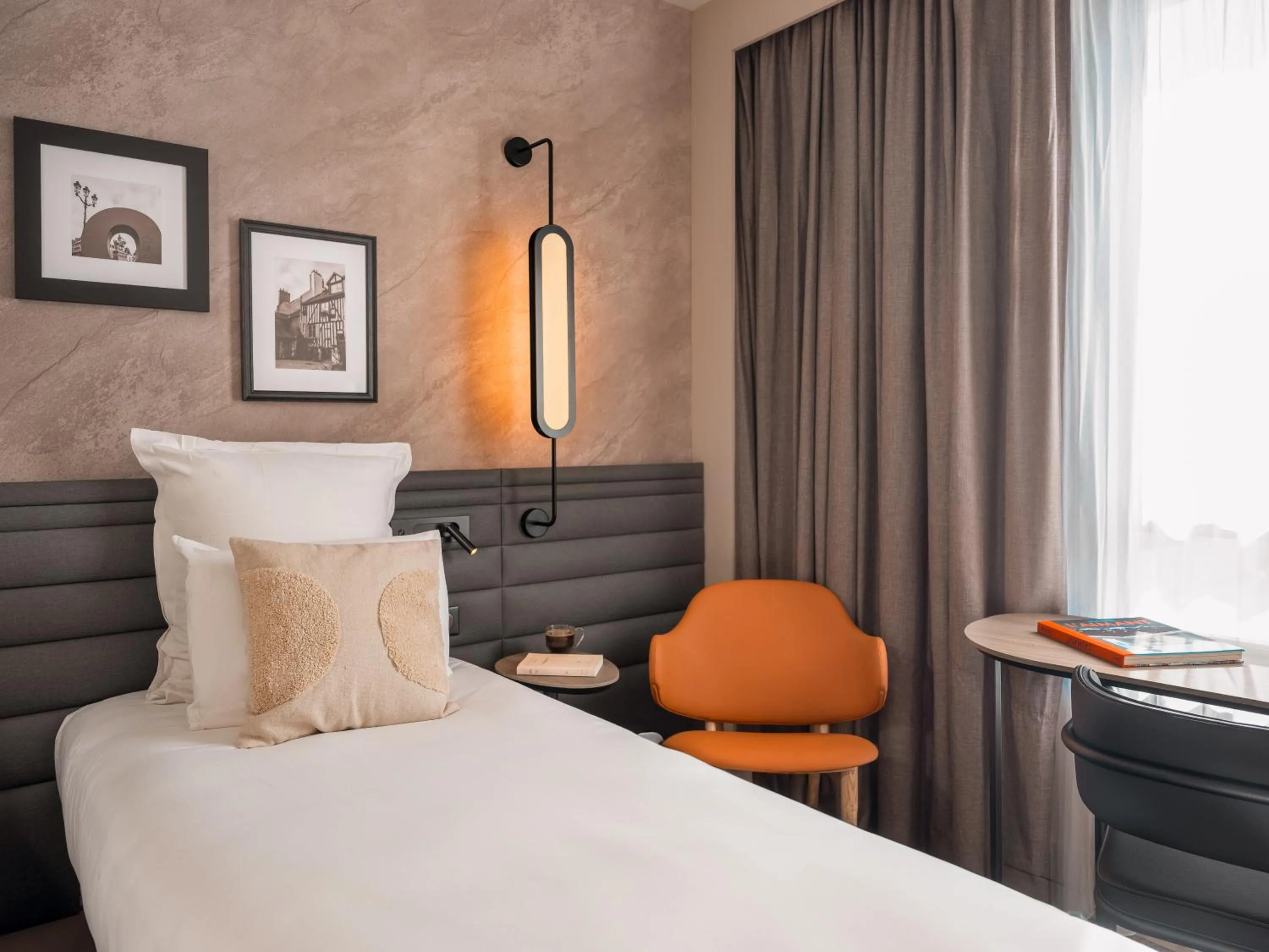 Bed in Novotel Orléans Centre Gare