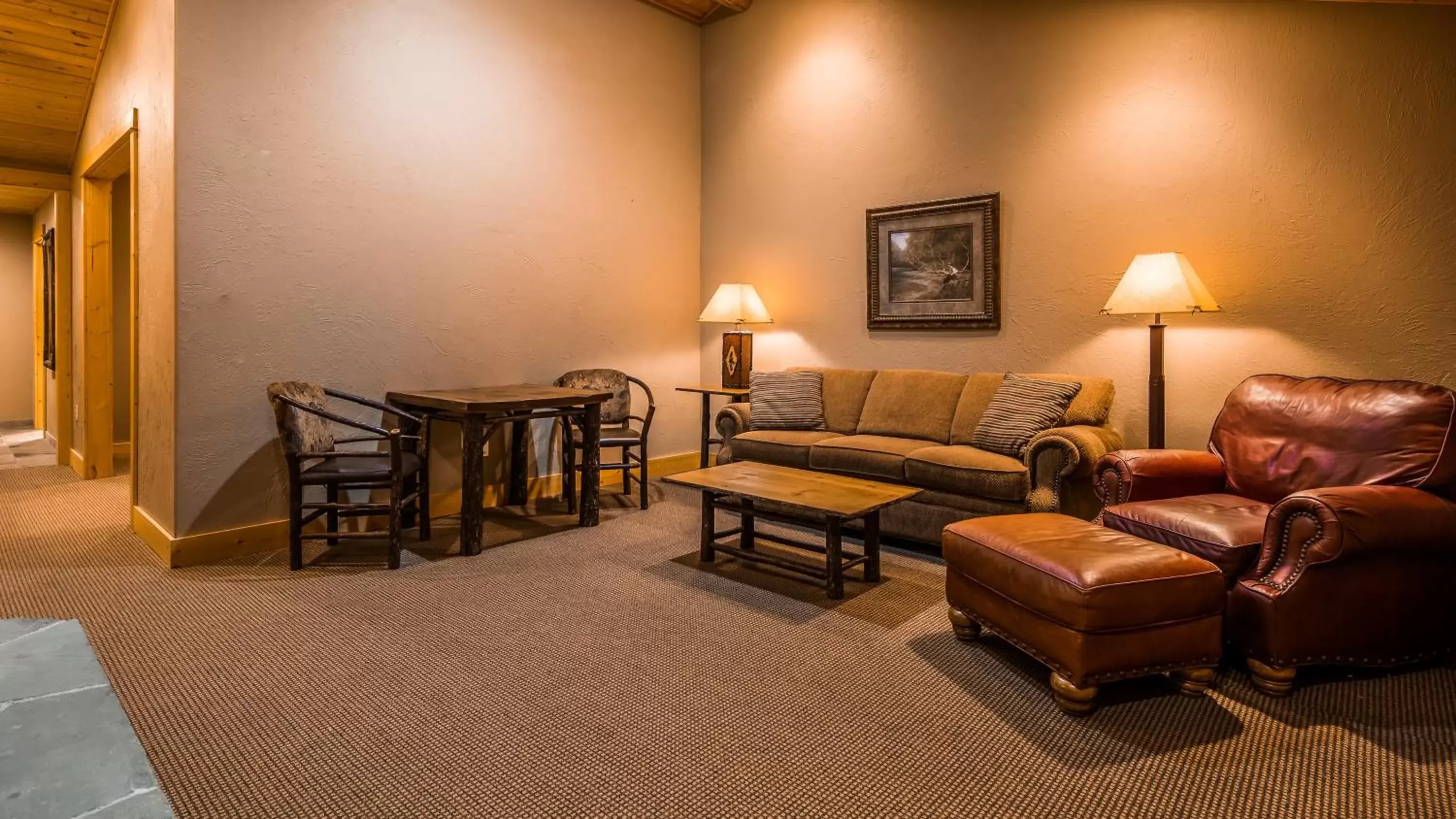 Living room, Seating Area in Best Western Ponderosa Lodge