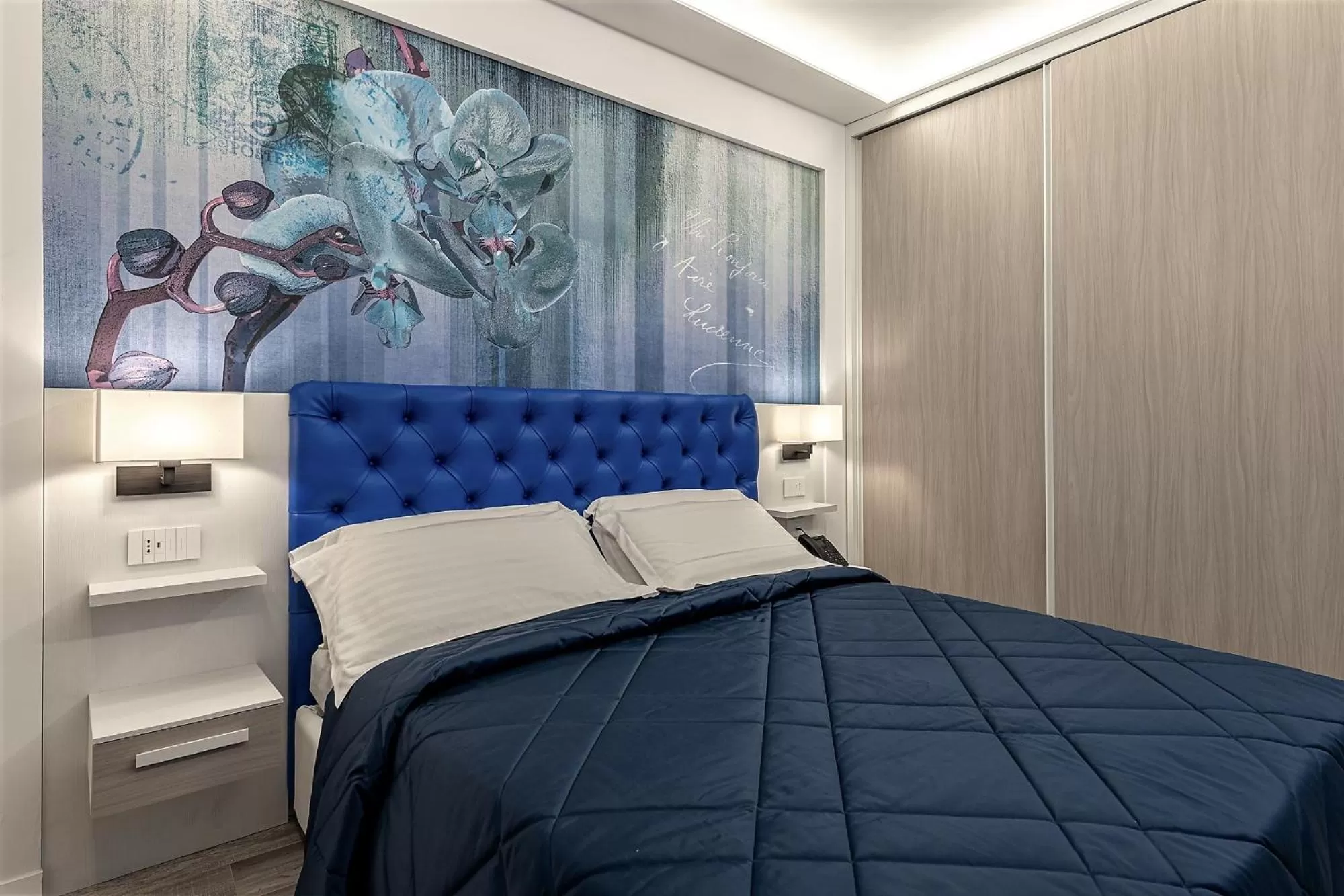 Photo of the whole room, Bed in Petit Hotel