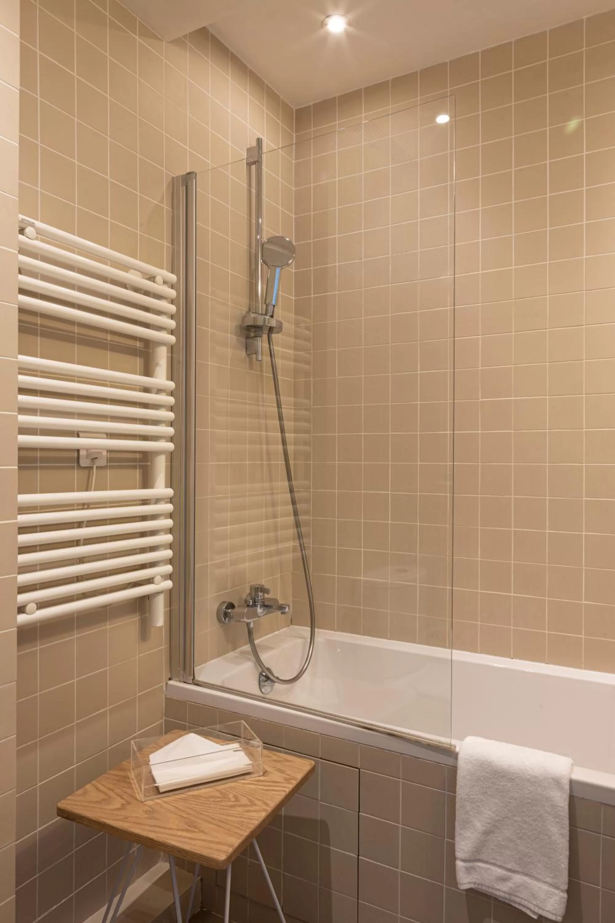 Bathroom in Hôtel Arvor Saint Georges