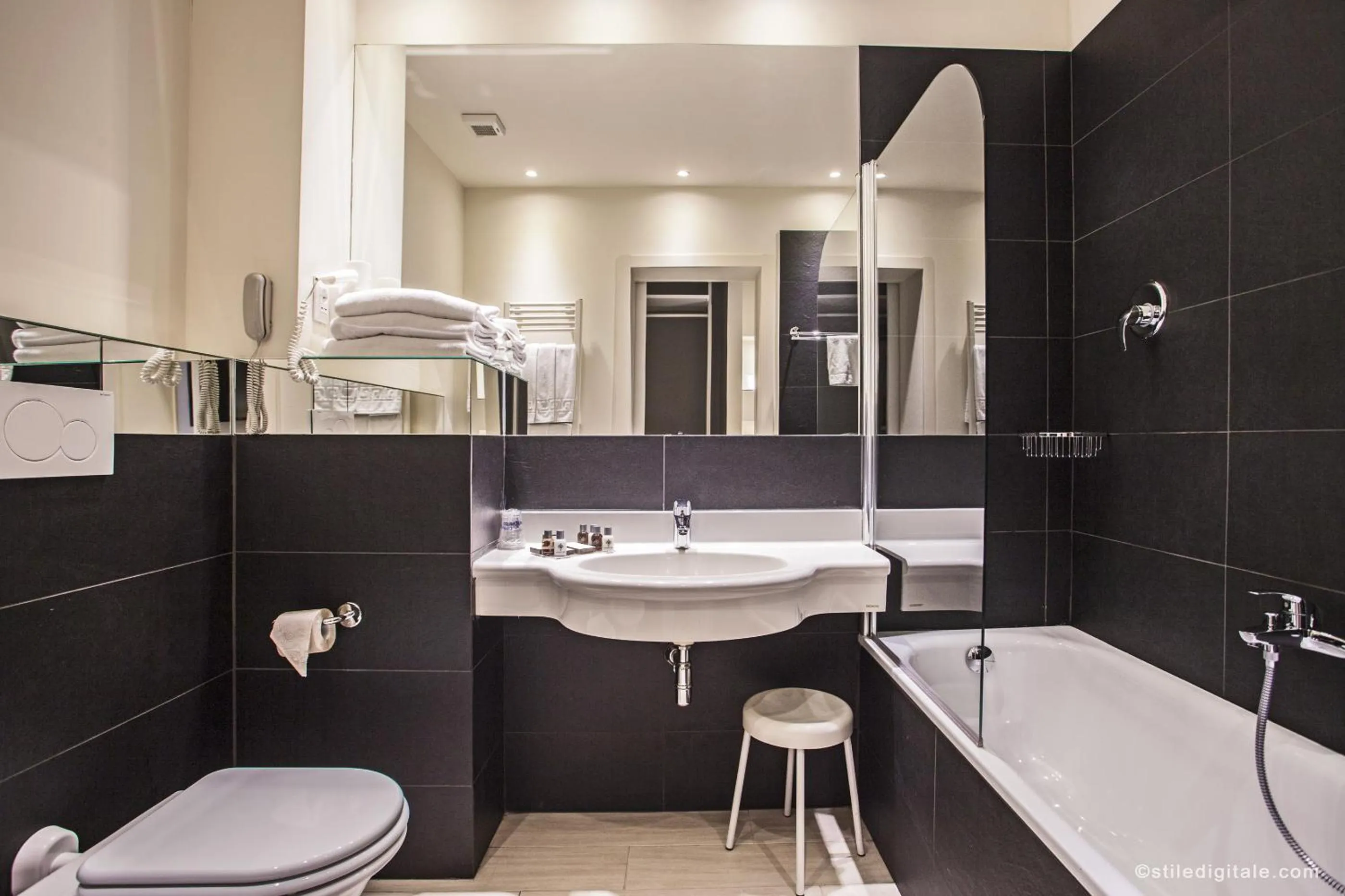 Bathroom in Savoia Hotel Country House Bologna