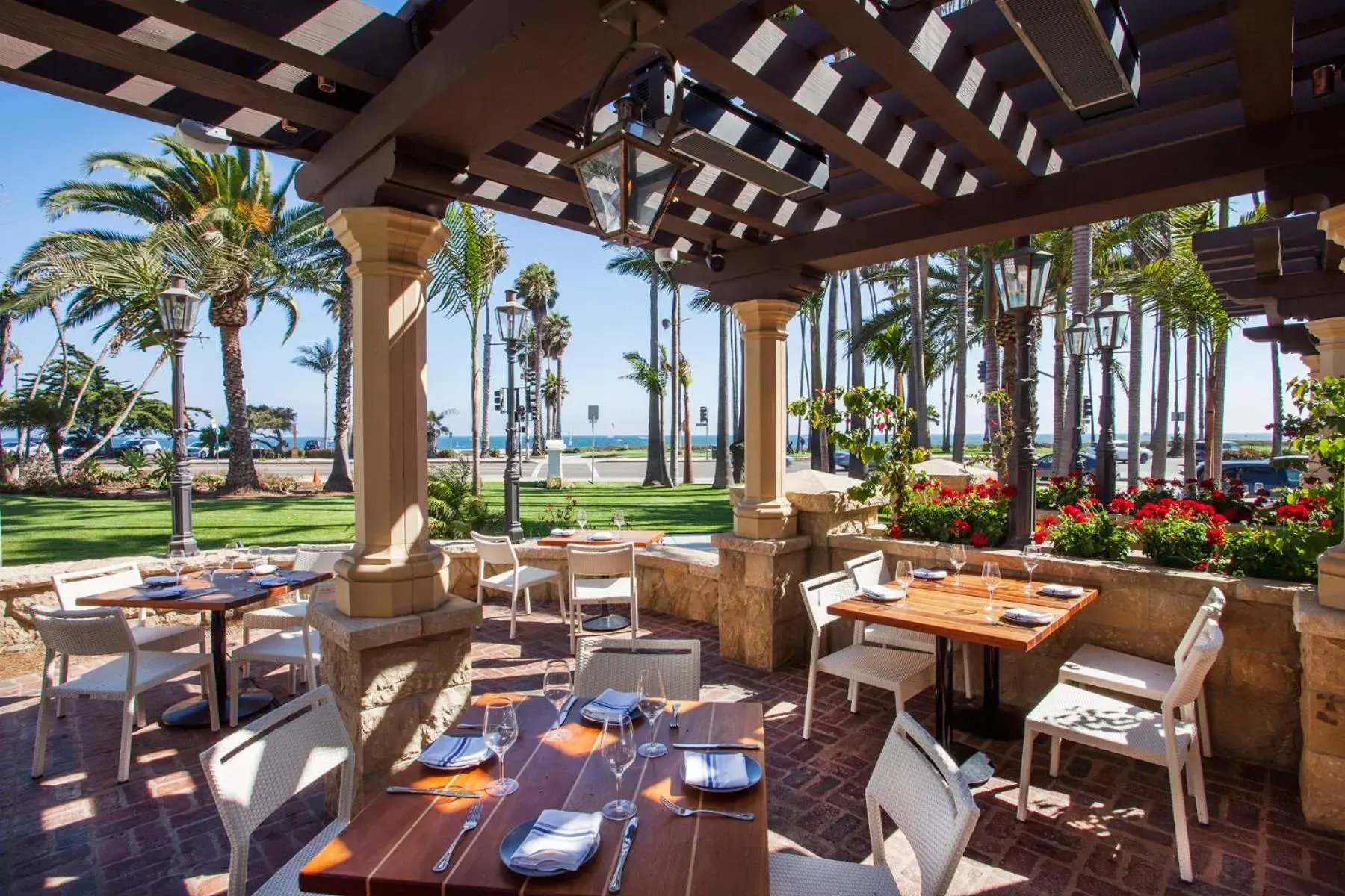 Patio, Restaurant/Places to Eat in Santa Barbara Inn