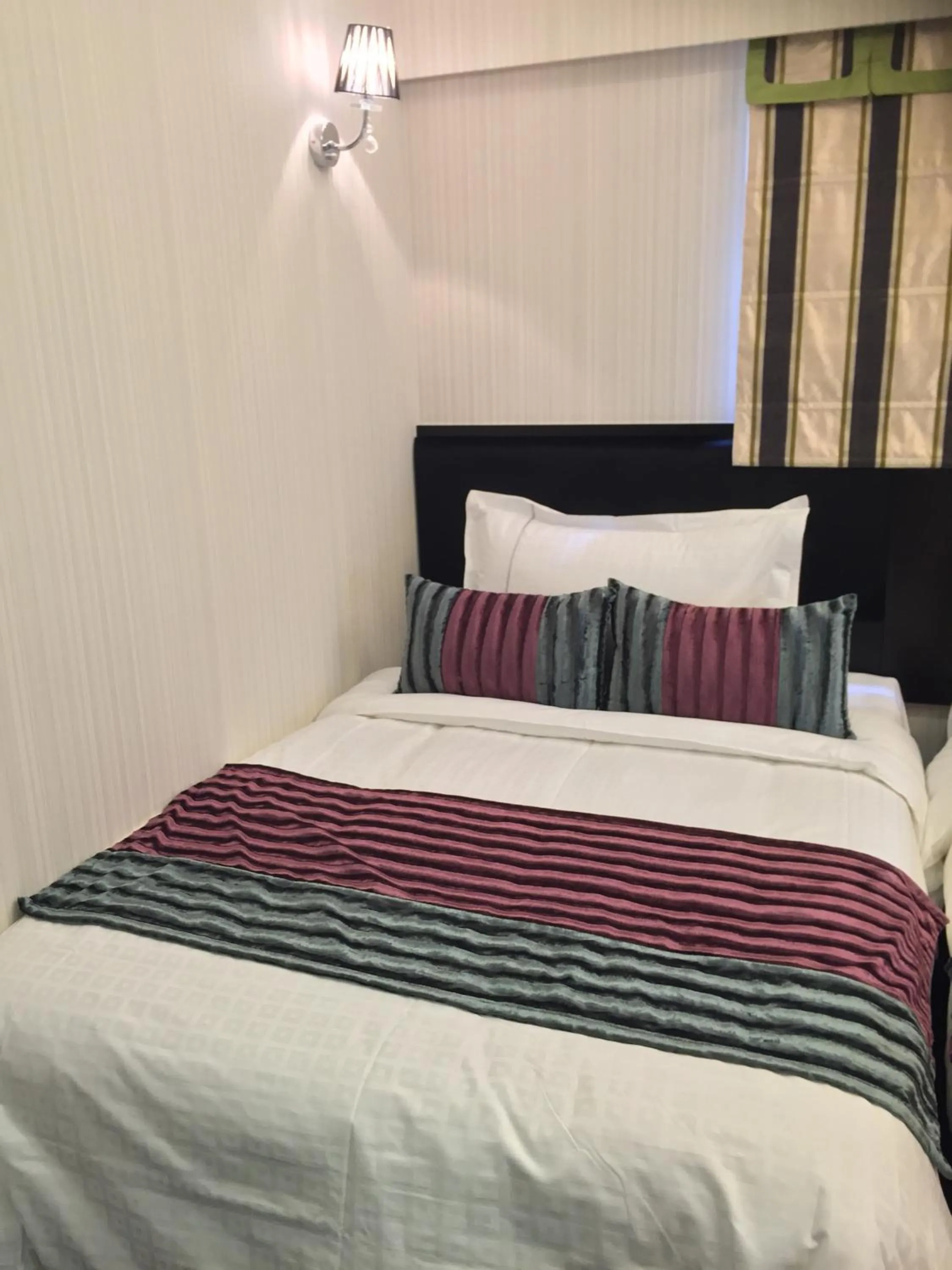 Bed in Seasons Hotel - Causeway Bay
