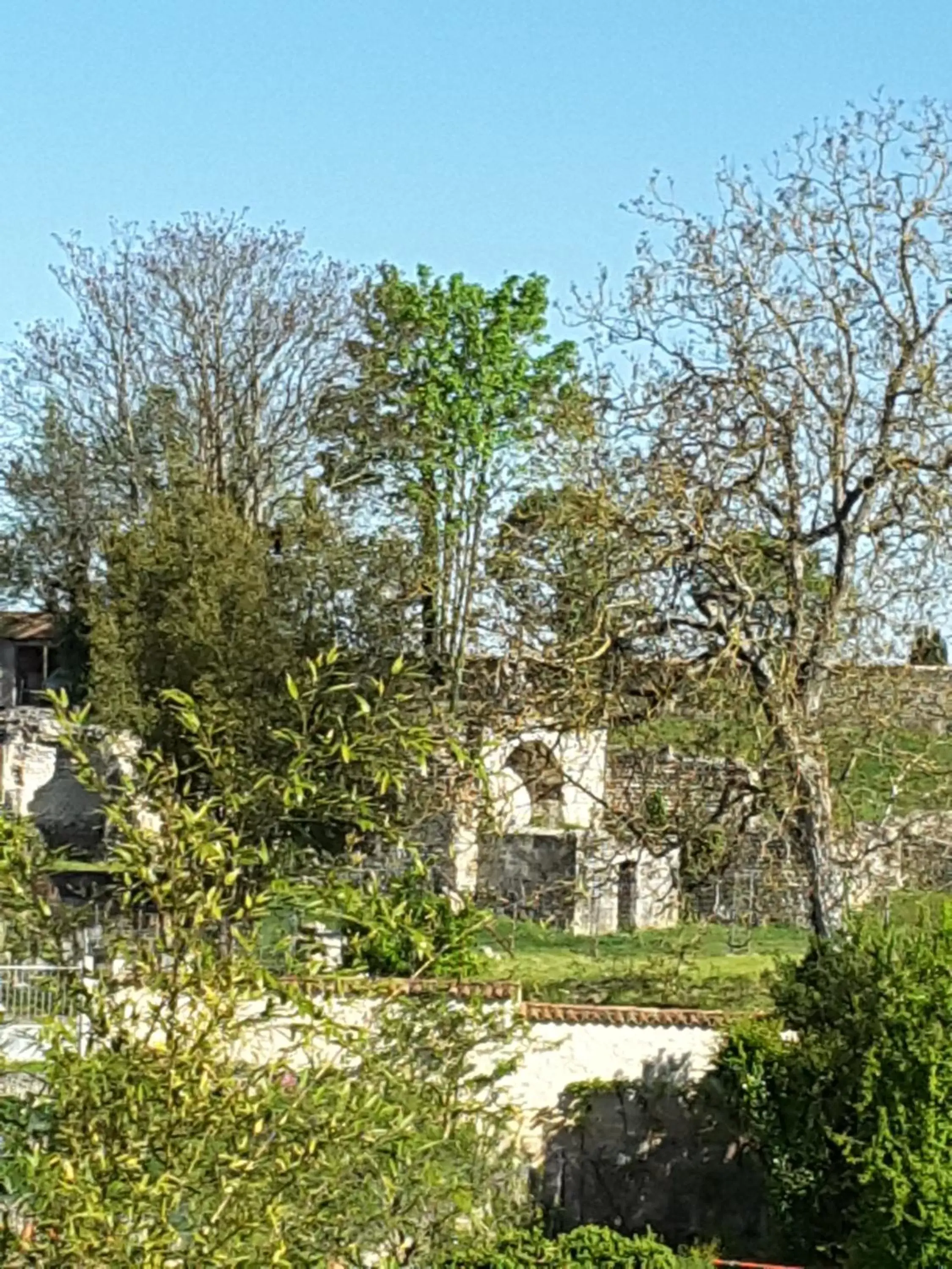Nearby landmark, Garden in La Maison des Thermes, Chambre d'hôte