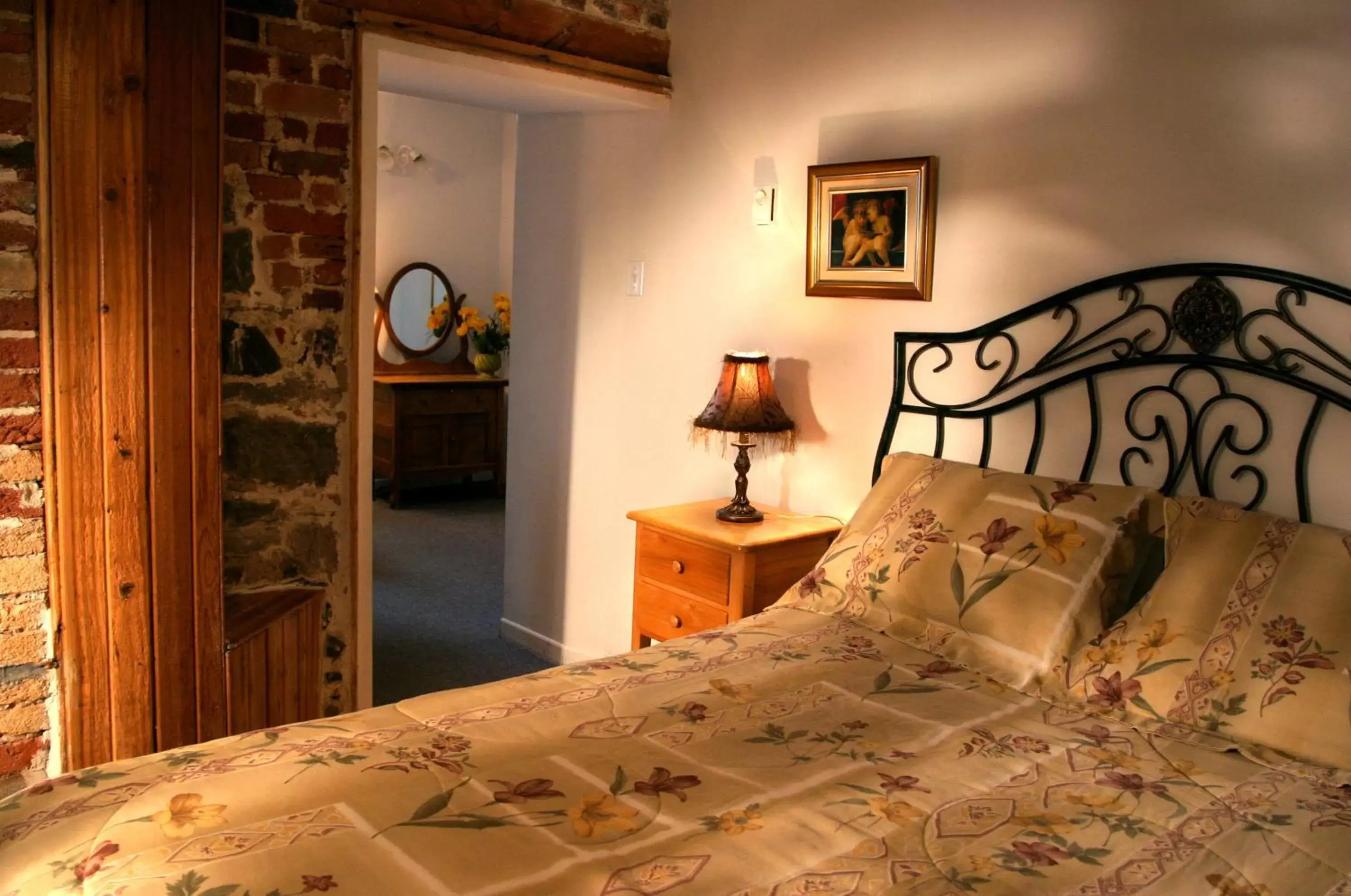 Photo of the whole room, Bed in Manoir Sur le Cap