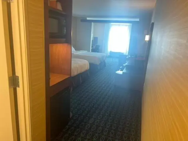 Photo of the whole room, Bed in Fairfield Inn & Suites by Marriott Belle Vernon