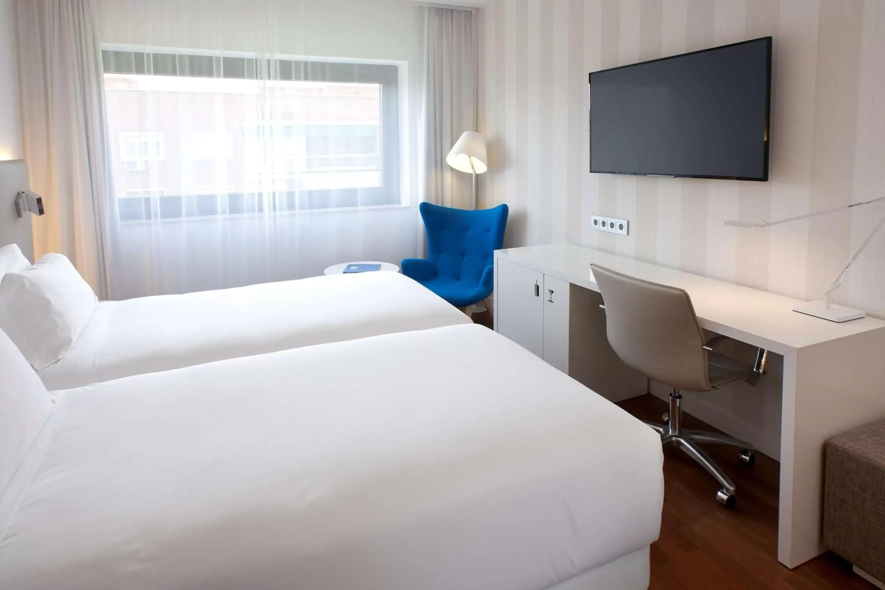 Bedroom, Bed in NH Madrid Ventas